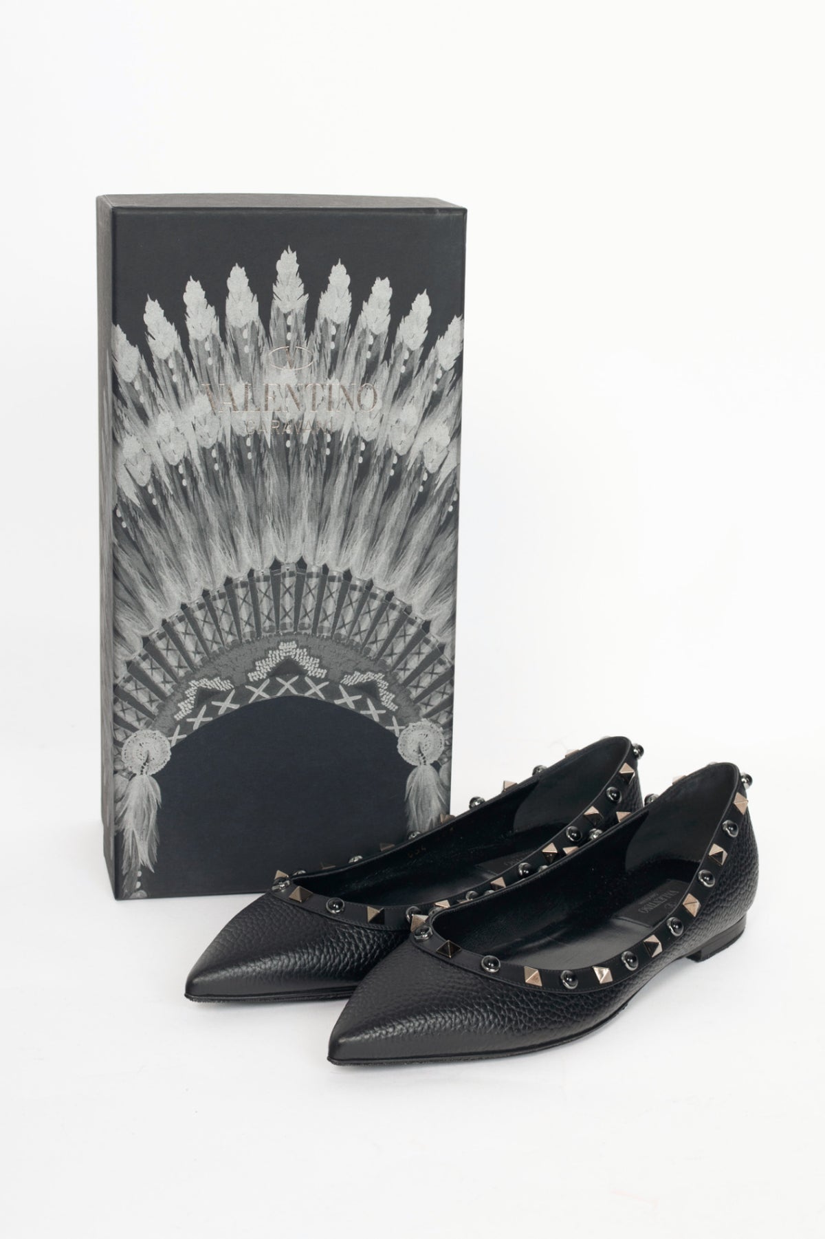 Valentino Garavani Noir Rockstud Rolling Pointed-Toe Flats