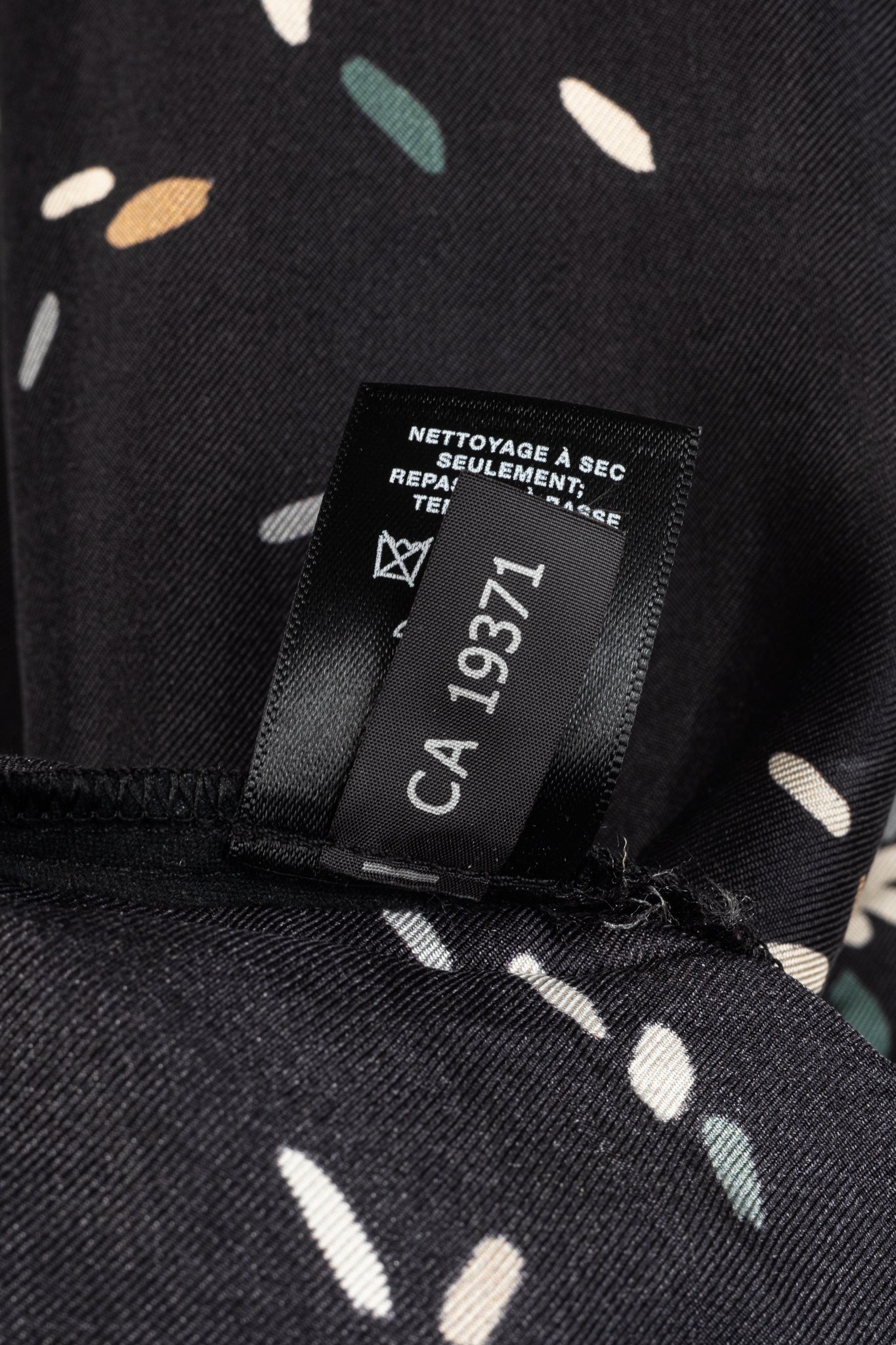 Lafayette 148 Thoren Black Silk Sprinkles-Print Shift Dress
