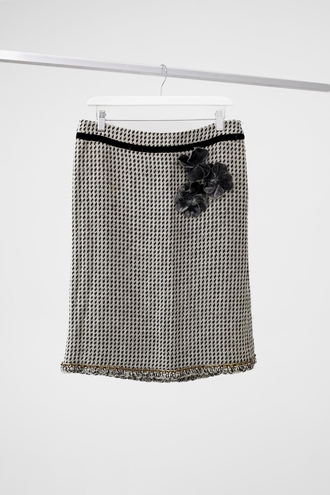 Moschino Floral Appliqué Tweed Chain Hem Skirt