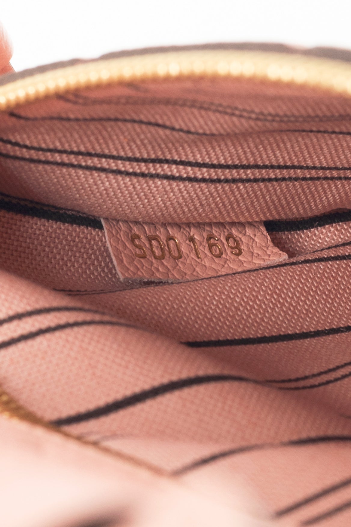 Louis Vuitton Pochette Metis MM Rose Poudre Monogram Empreinte Satchel 
