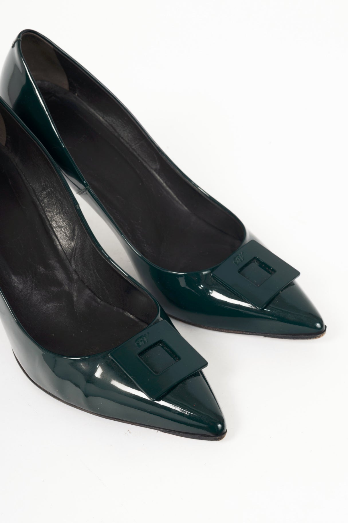 Roger Vivier Décolleté Palace 85 Cipresso Patent Buckle Pumps