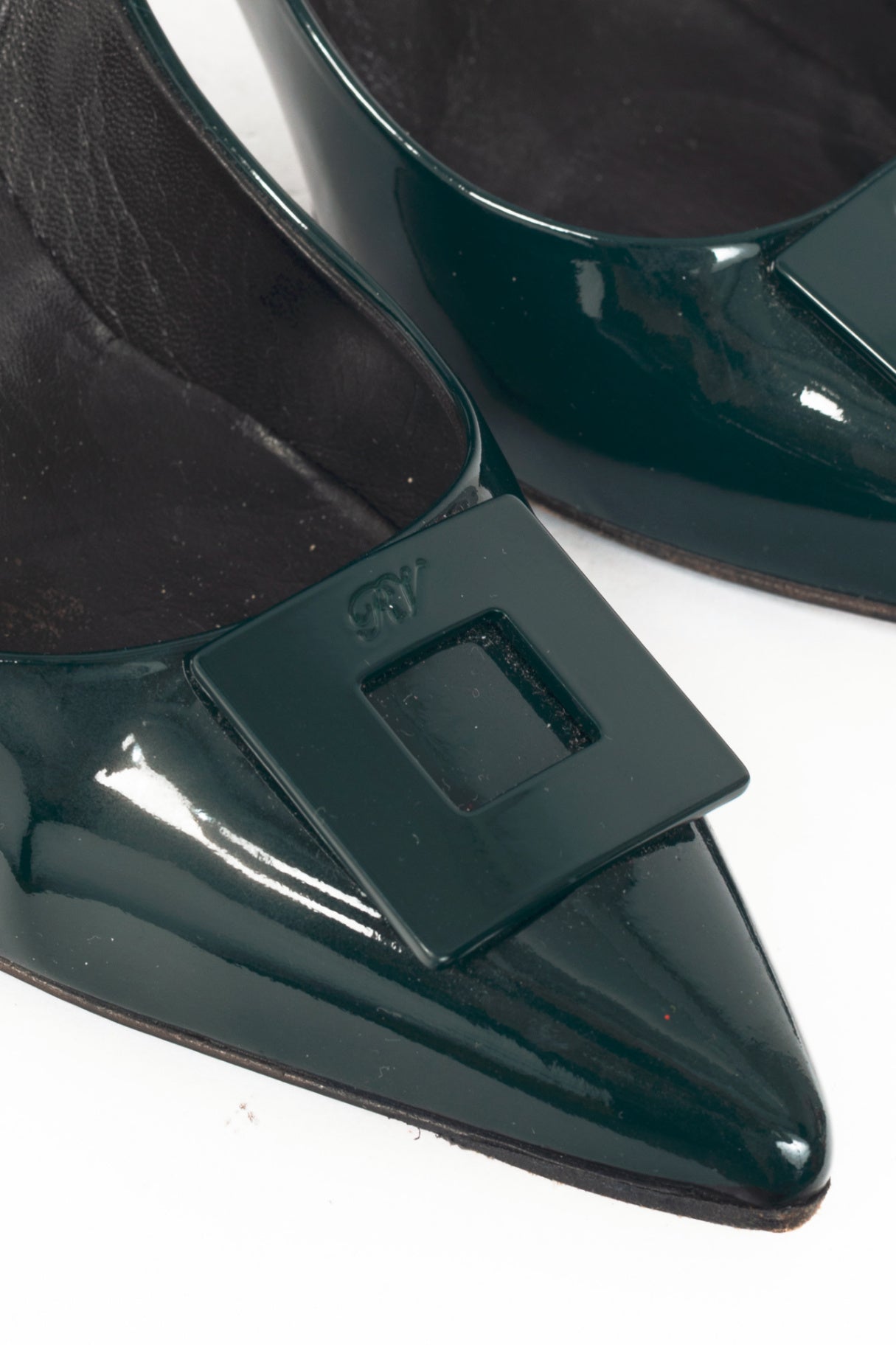 Roger Vivier Décolleté Palace 85 Cipresso Patent Buckle Pumps