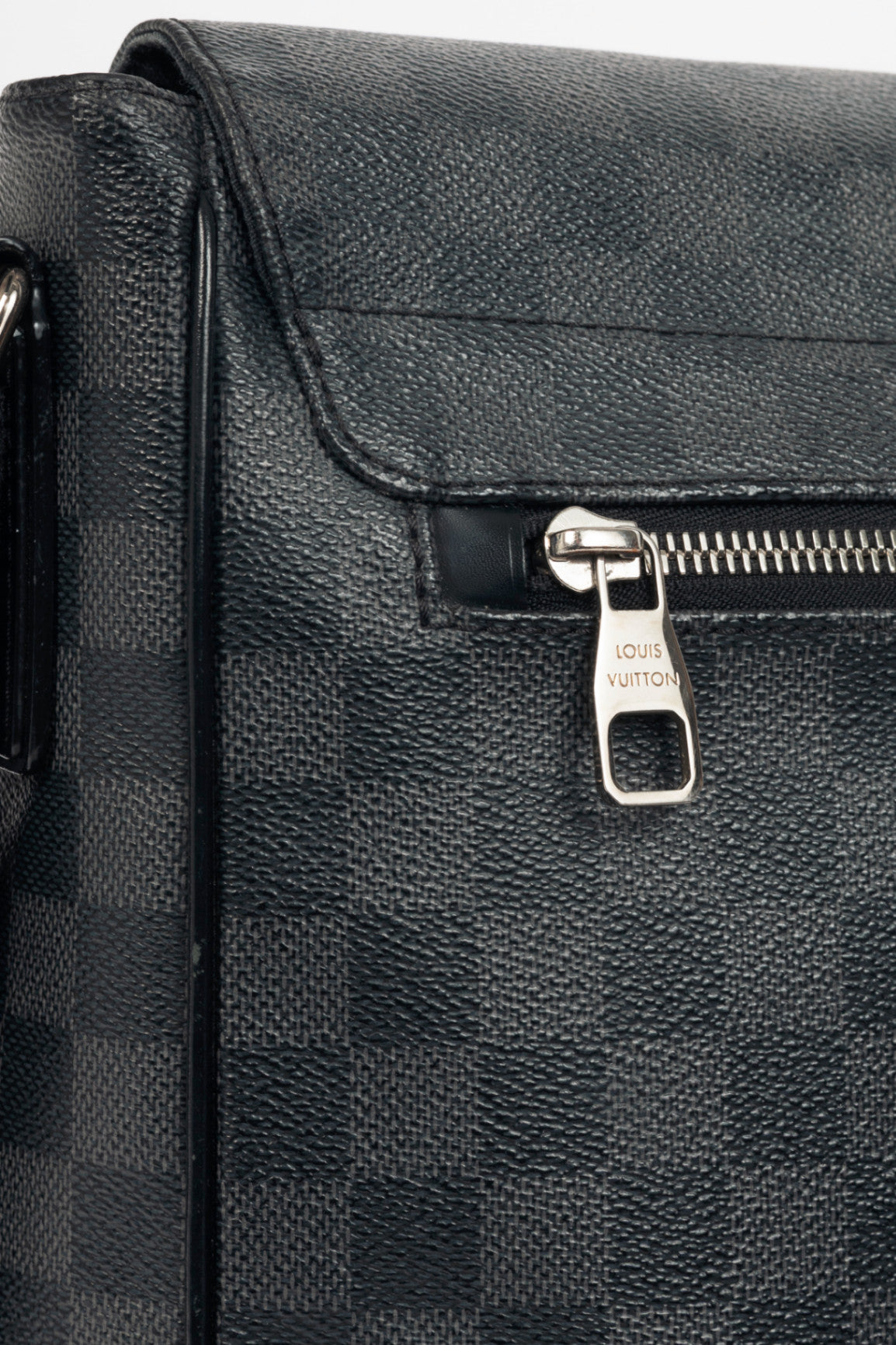Louis Vuitton District GM Graphite Damier Canvas Messanger Bag