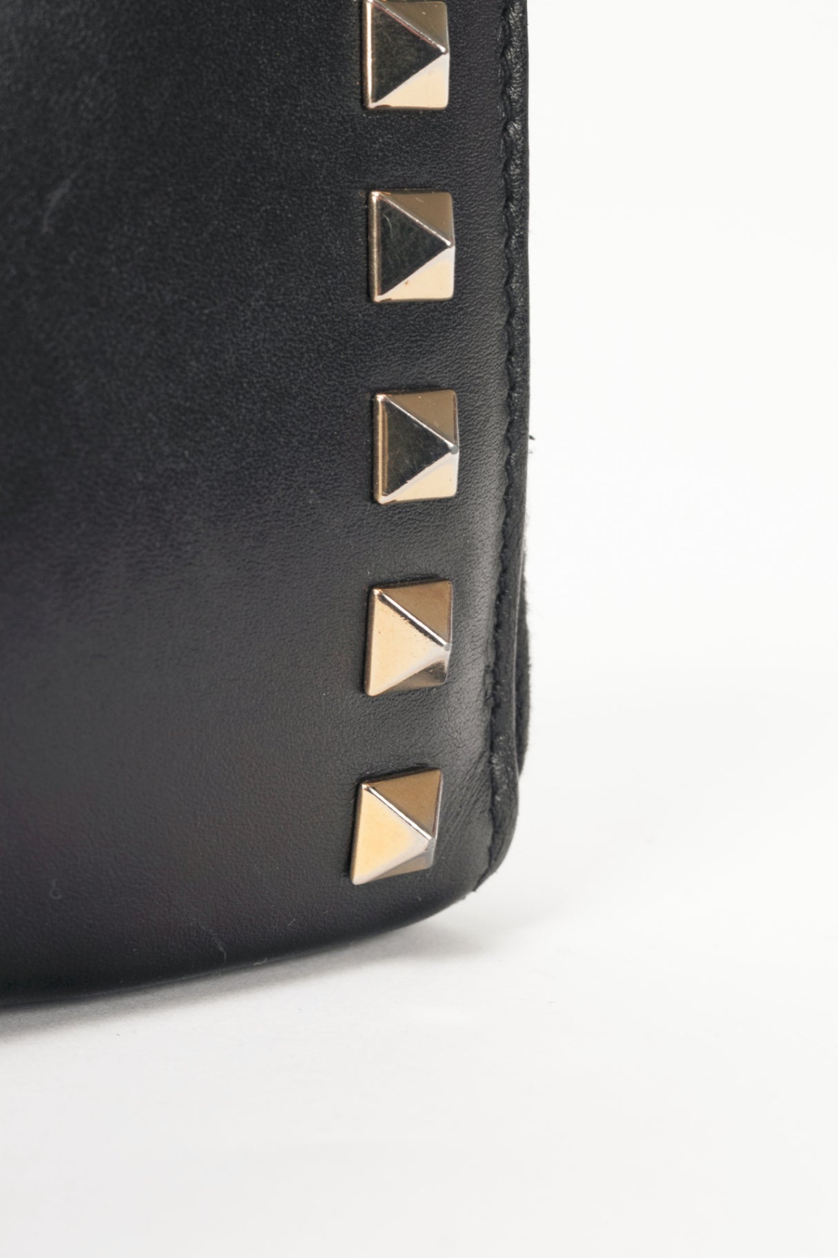 Valentino Garavani Black Leather Rockstud Zip Wallet
