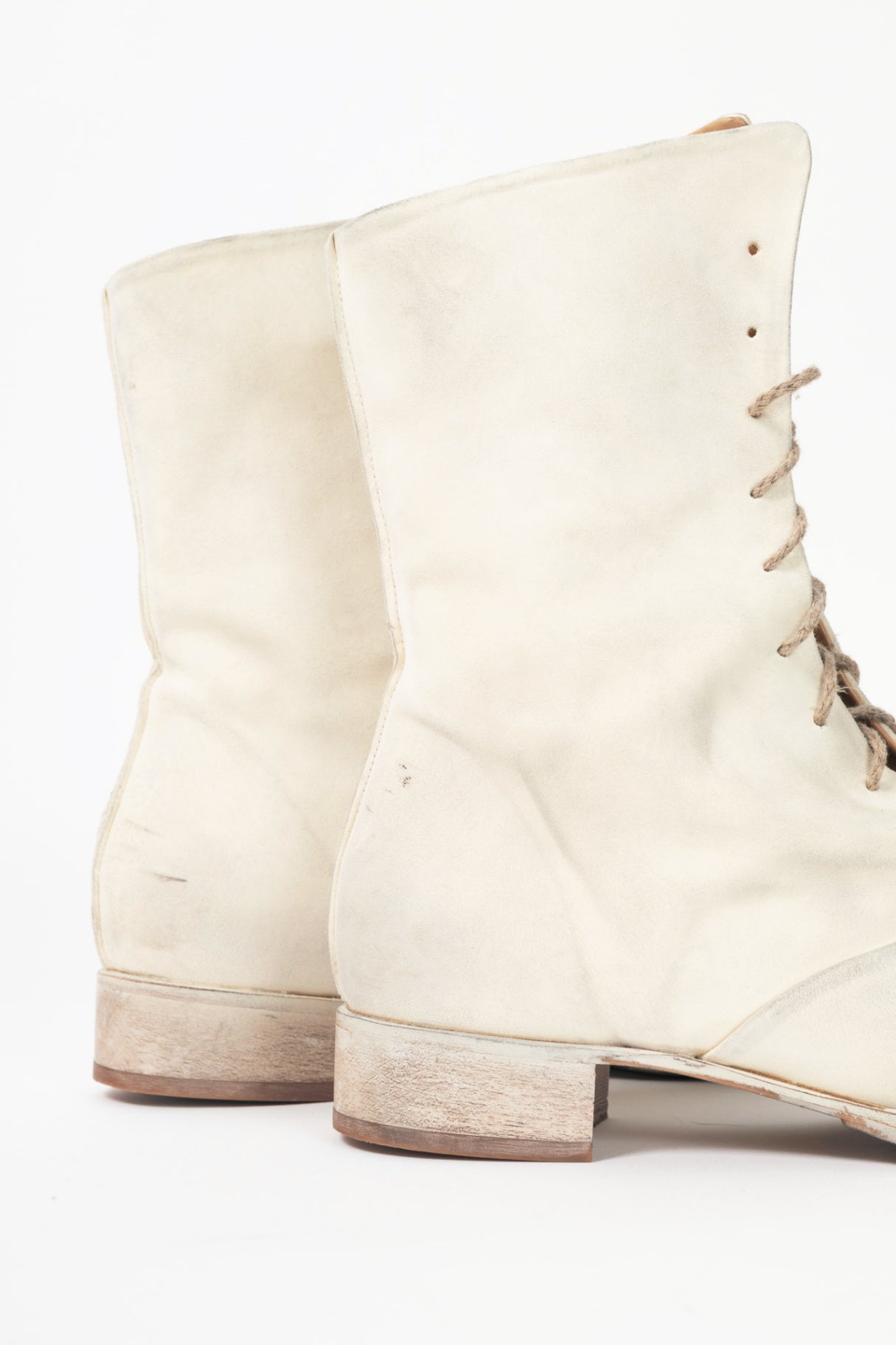 Cherevichkiotvichki Overlap White Reversed Kangaroo Lace-Up Boots