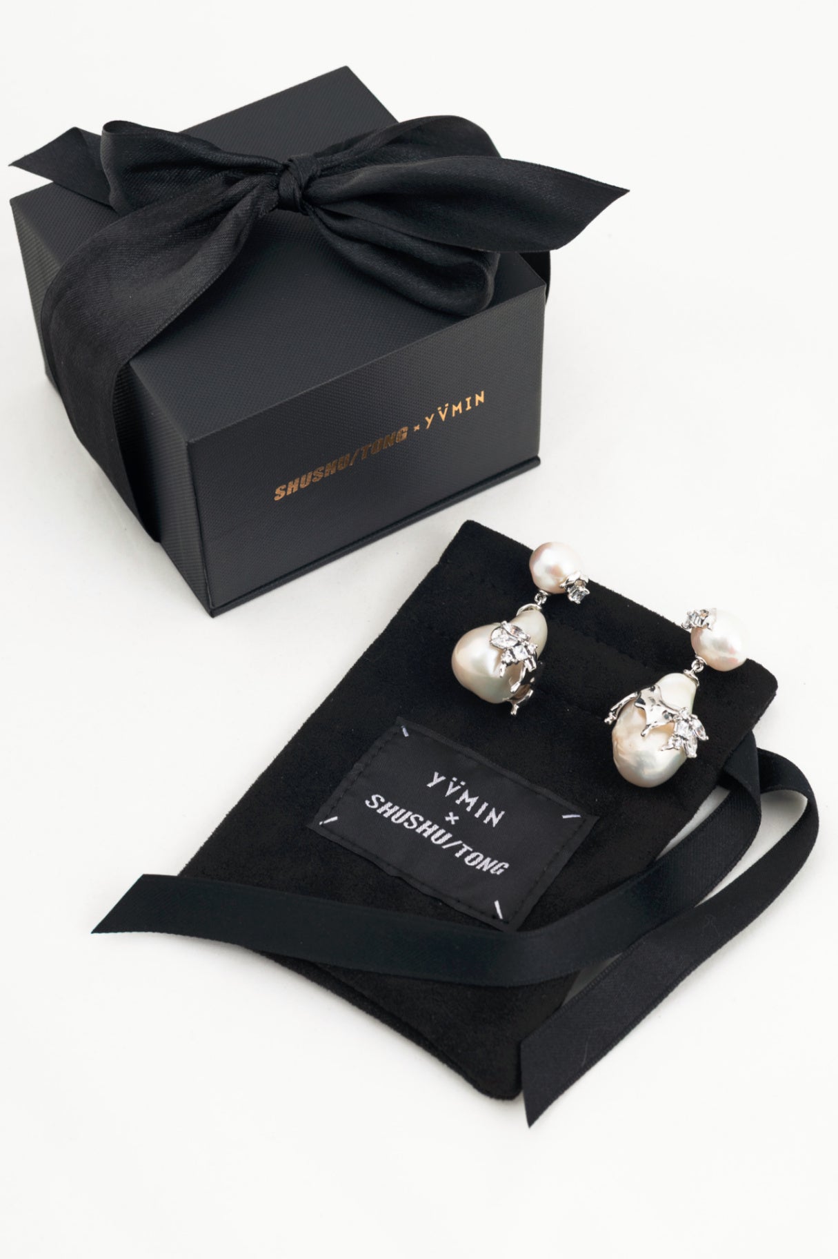 SHUSHU/TONG x Yumin White Pearl Irregular Drop Earrings