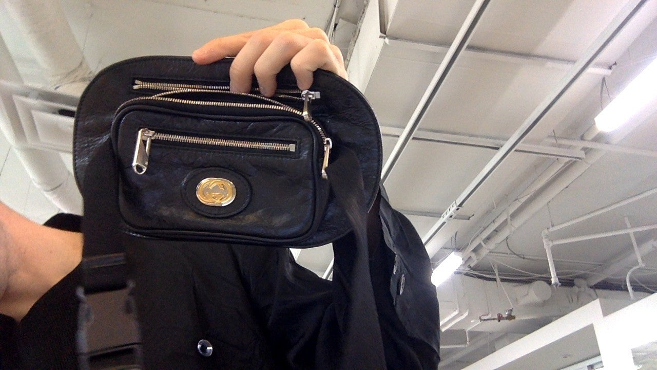 Gucci black flat leather bum bg