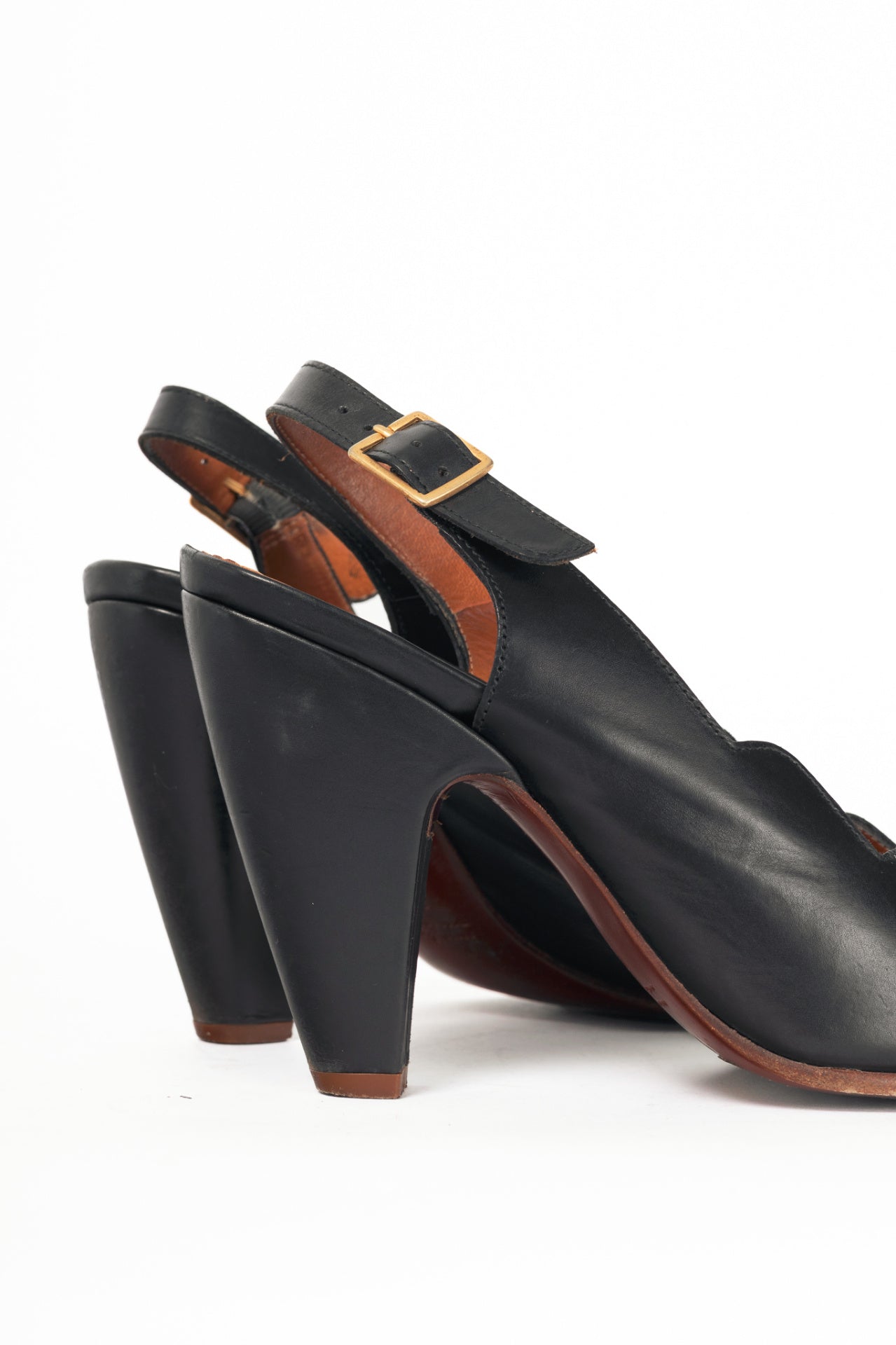 Chie Mihara Nocaso Black Leather Scalloped Slingback Heels