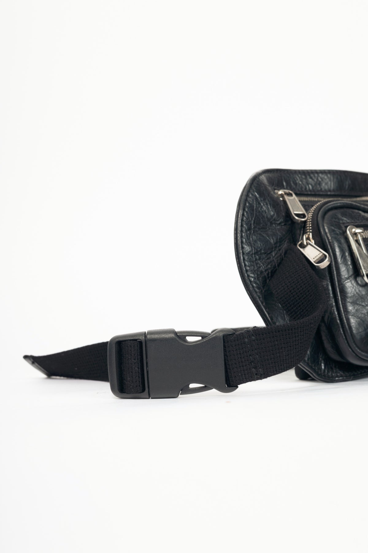 Gucci Black Leather Flat GG Belt Bag