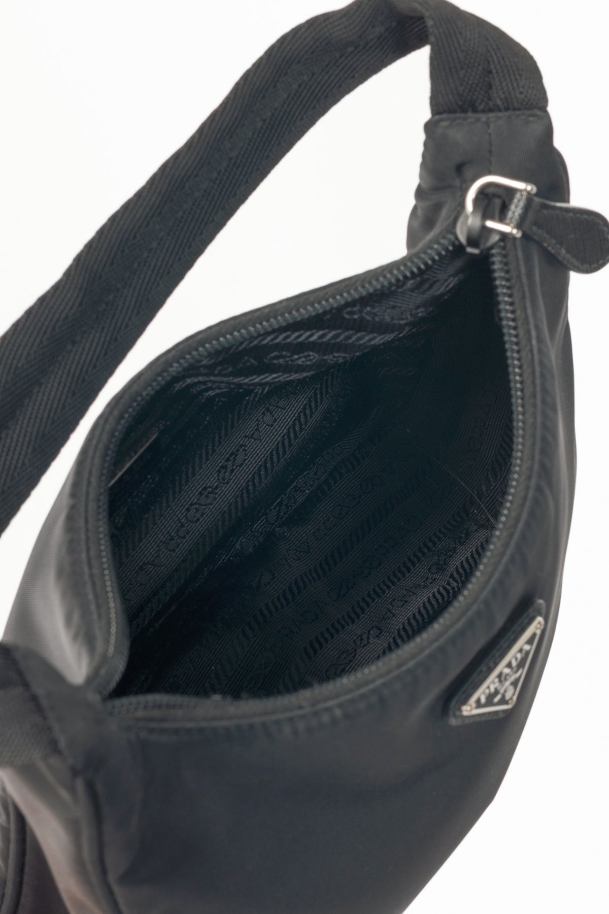 Prada Re-Edition 2000 Nero Tessuto Re-Nylon Mini-Bag