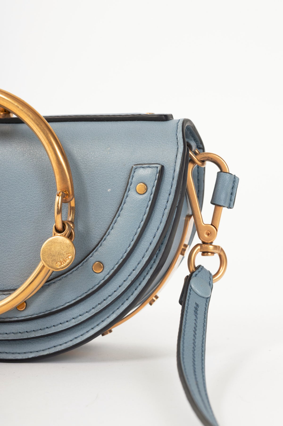 Chloe blue circle handle nile clutch