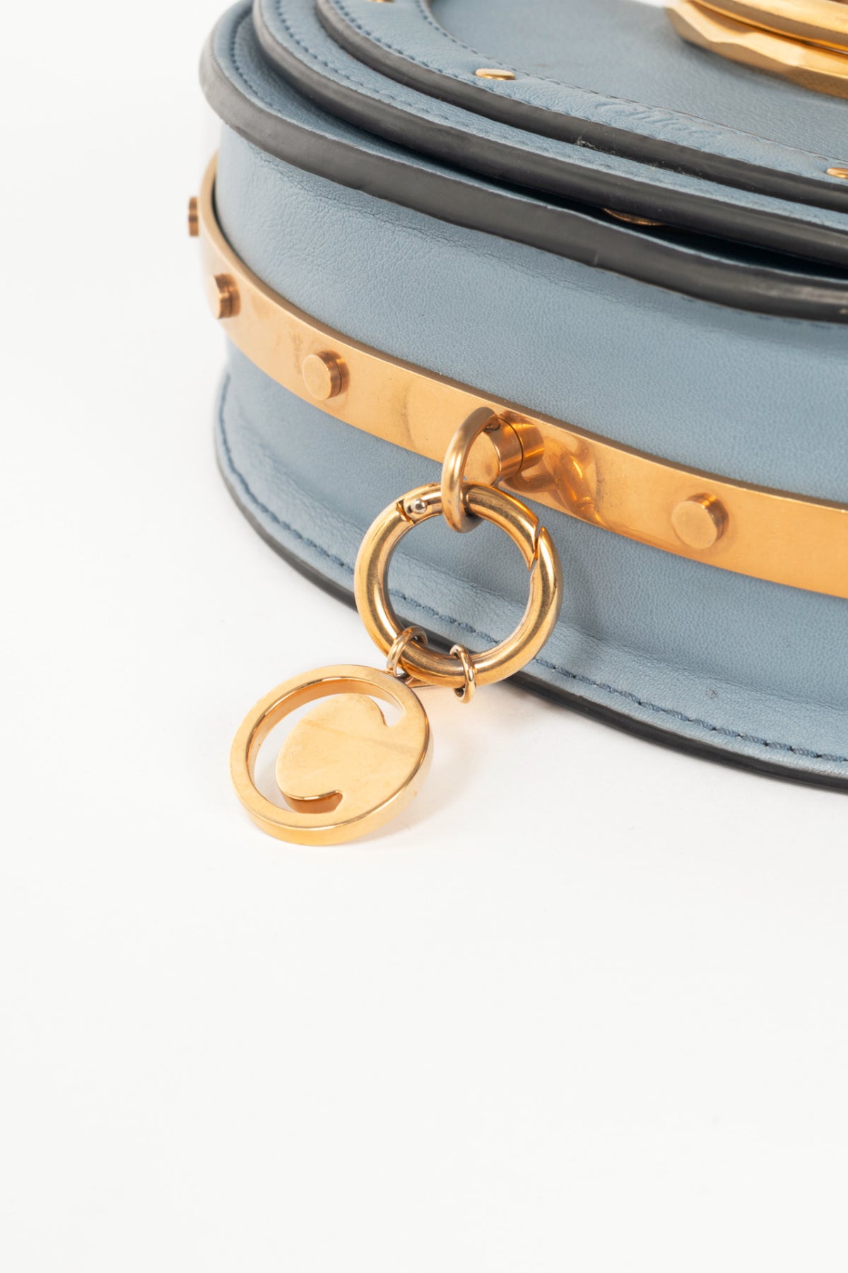 Chloe blue circle handle nile clutch