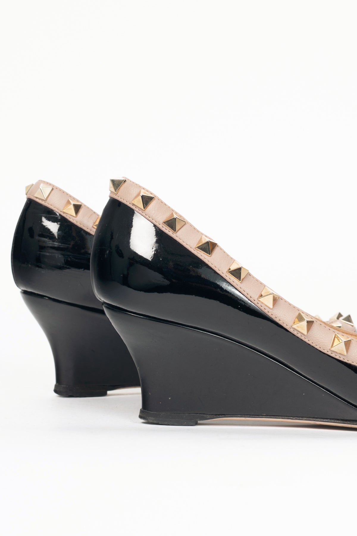 Valentino Garavani Nero & Poudre Patent-Leather Rockstud Wedges