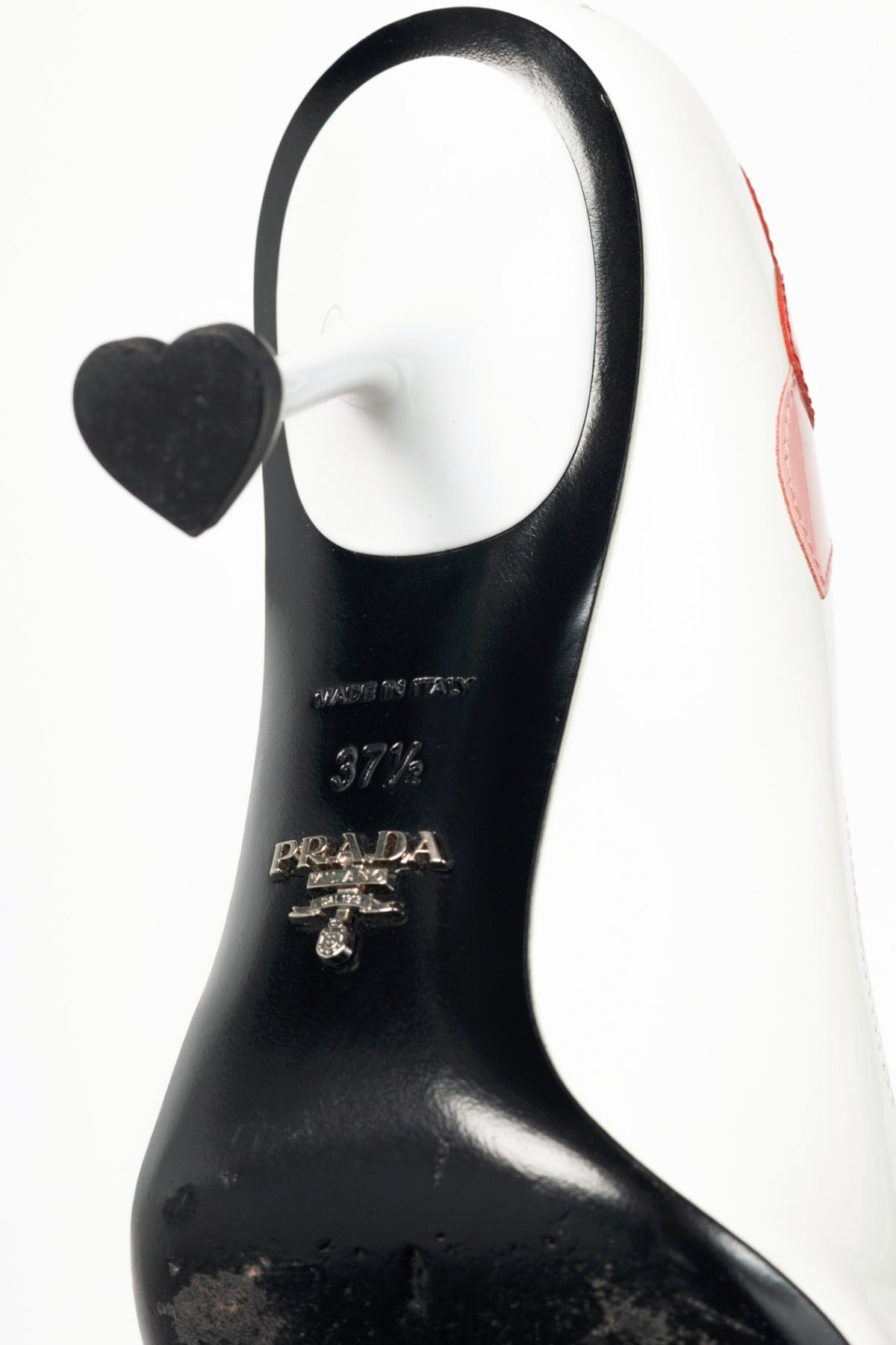 Prada R17 Bianco & Lacca Vernice Fiori Applique Pumps