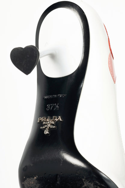 Prada R17 Bianco & Lacca Vernice Fiori Applique Pumps