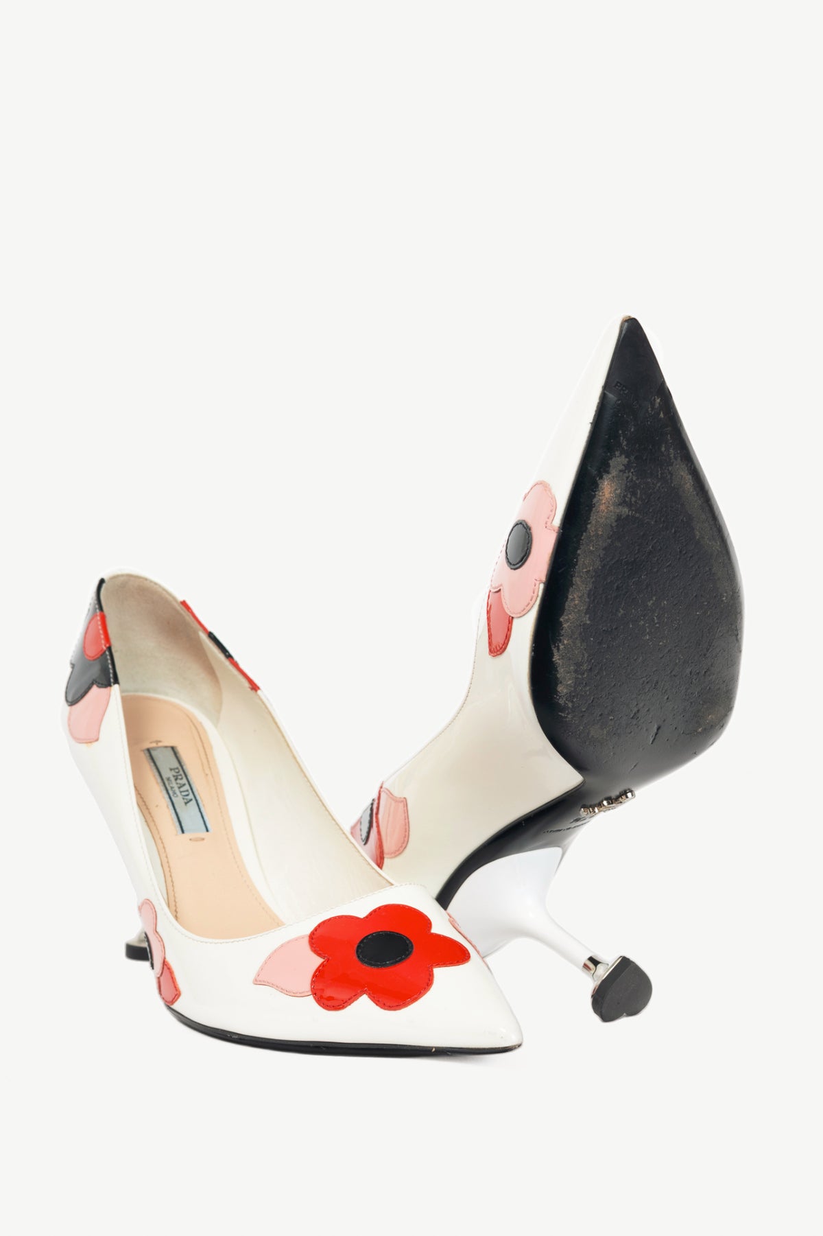 Prada R17 Bianco & Lacca Vernice Fiori Applique Pumps