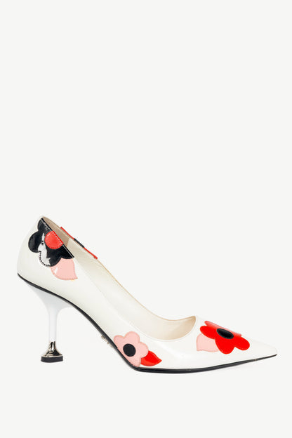 Prada R17 Bianco & Lacca Vernice Fiori Applique Pumps