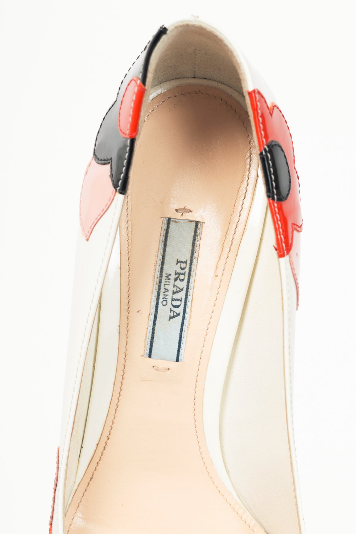 Prada R17 Bianco & Lacca Vernice Fiori Applique Pumps