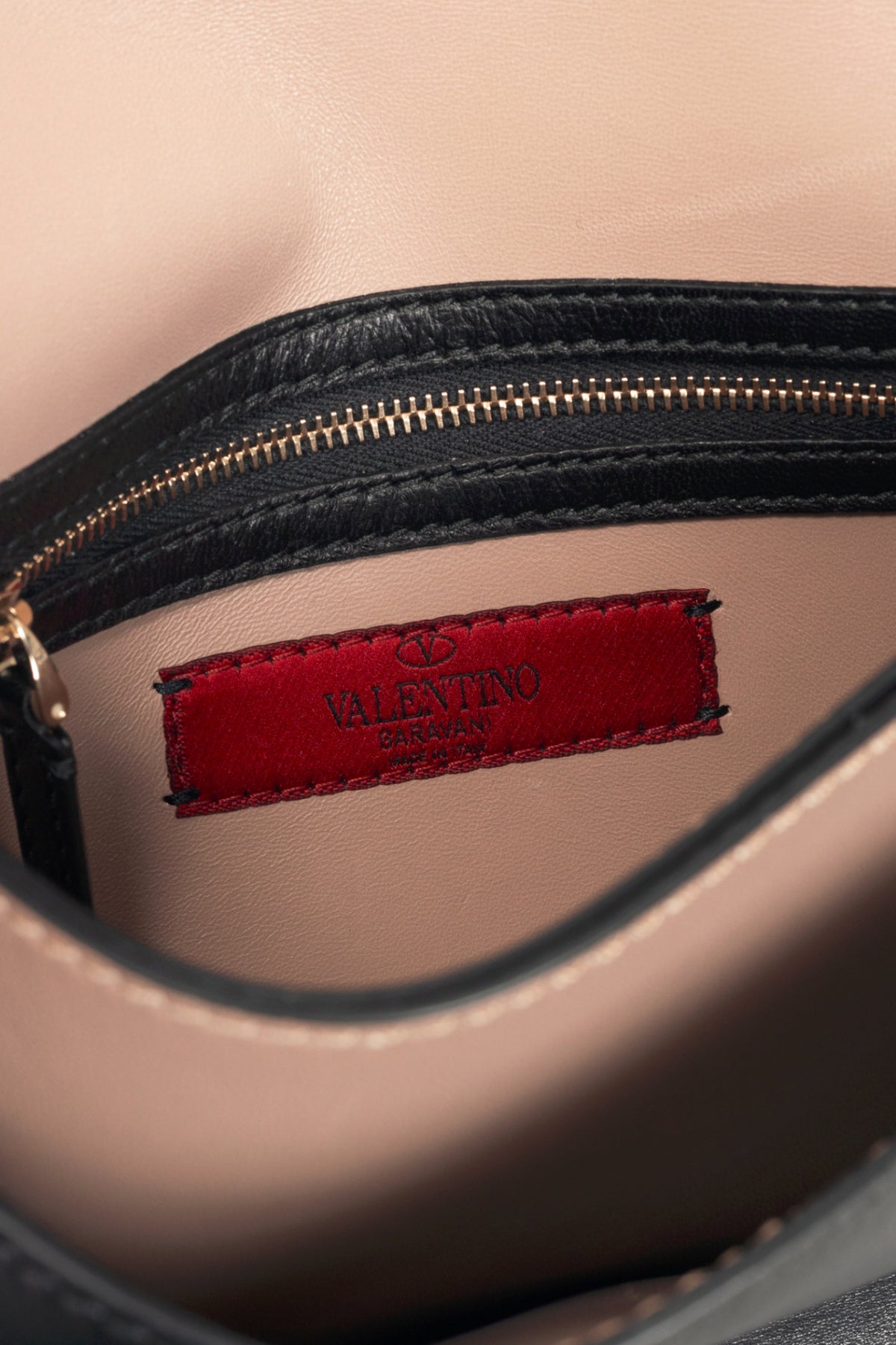 Valentino Garavani Nero Nappa Leather Rockstud Wristlet Clutch