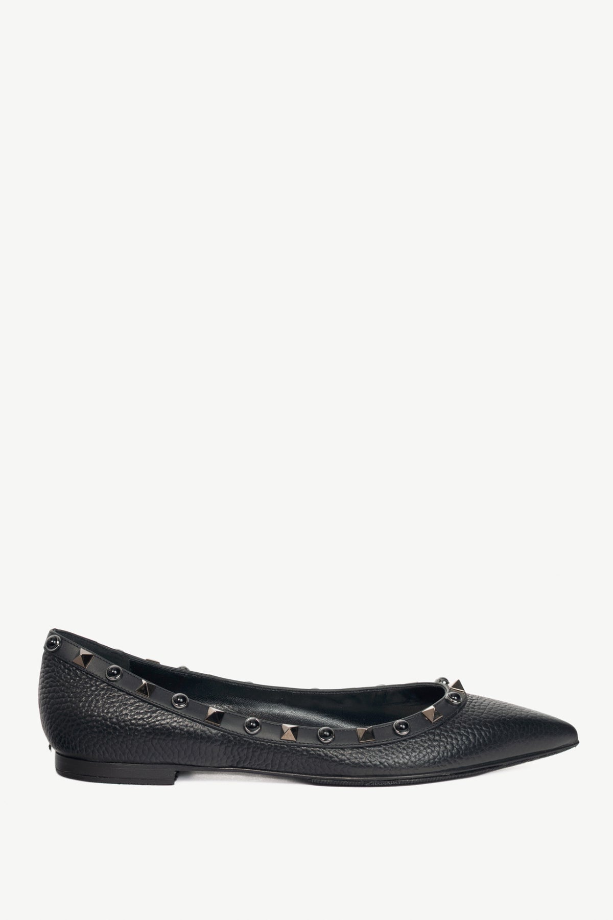 Valentino Garavani Noir Rockstud Rolling Pointed-Toe Flats
