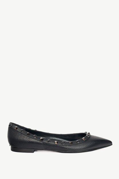 Valentino Garavani Noir Rockstud Rolling Pointed-Toe Flats