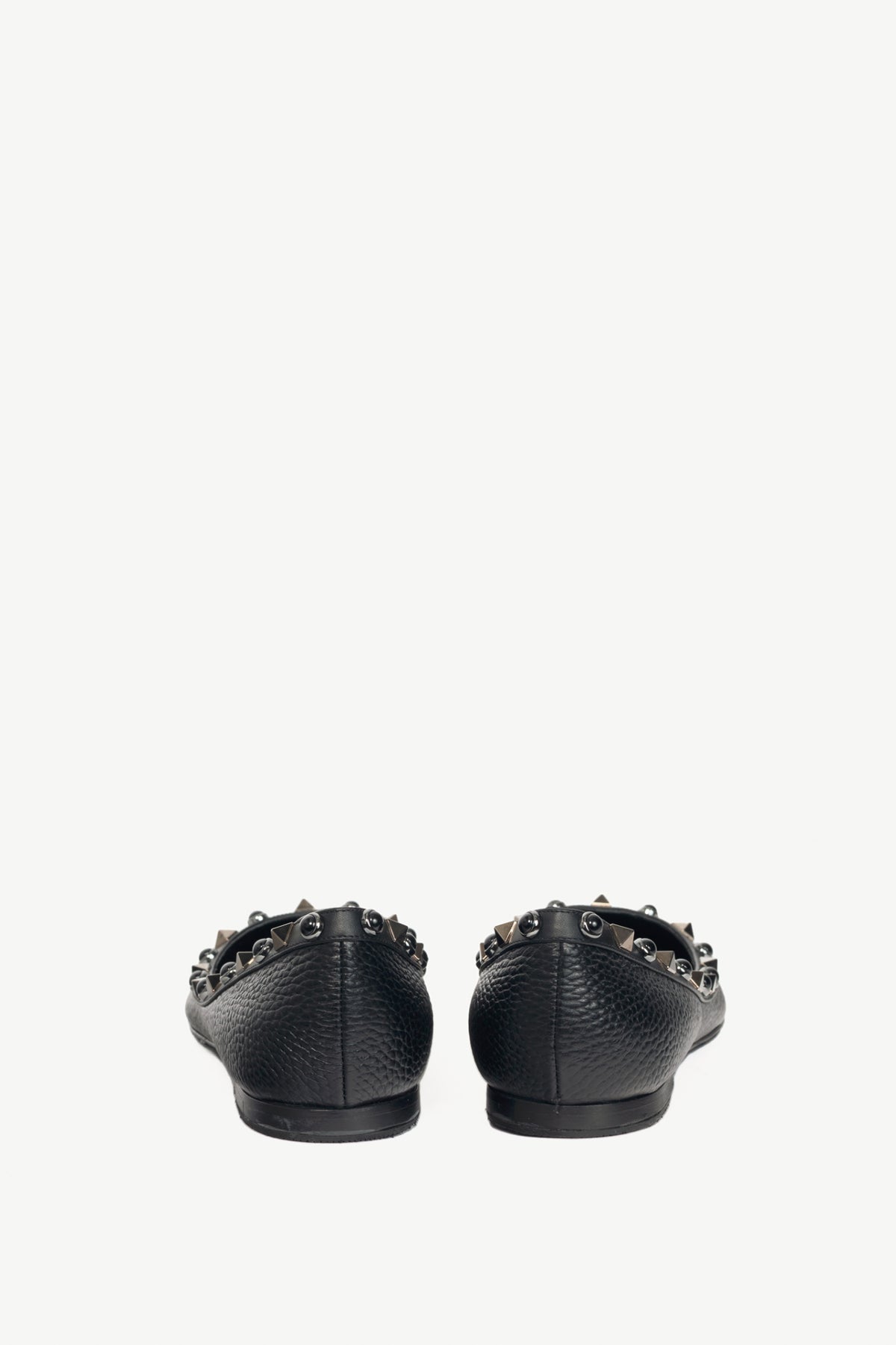 Valentino Garavani Noir Rockstud Rolling Pointed-Toe Flats