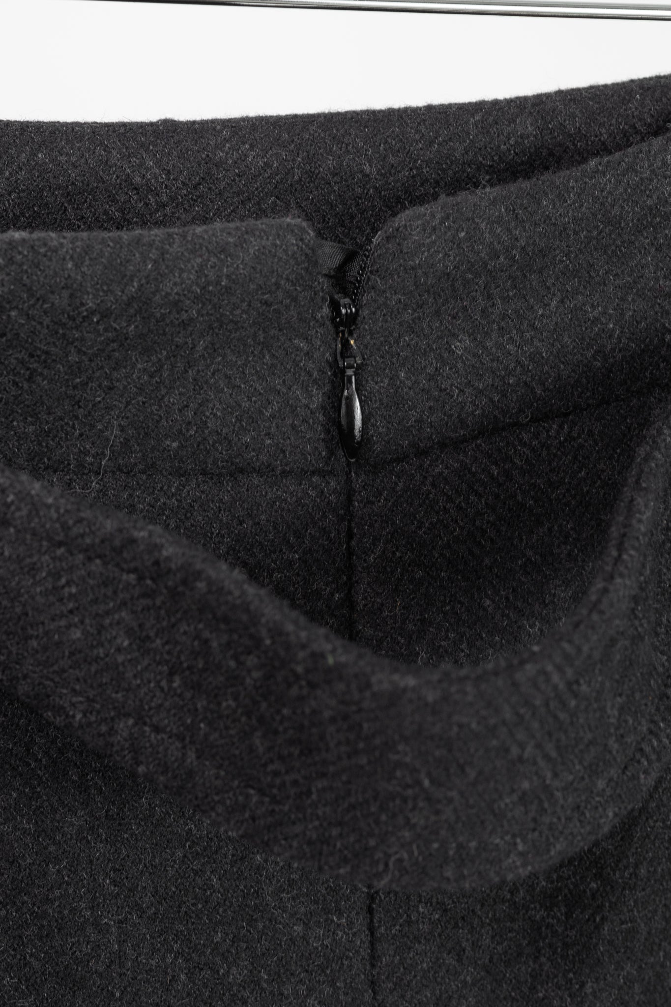 Akris Punto Charcoal Wool Herringbone-Flannel Belted Pencil Skirt