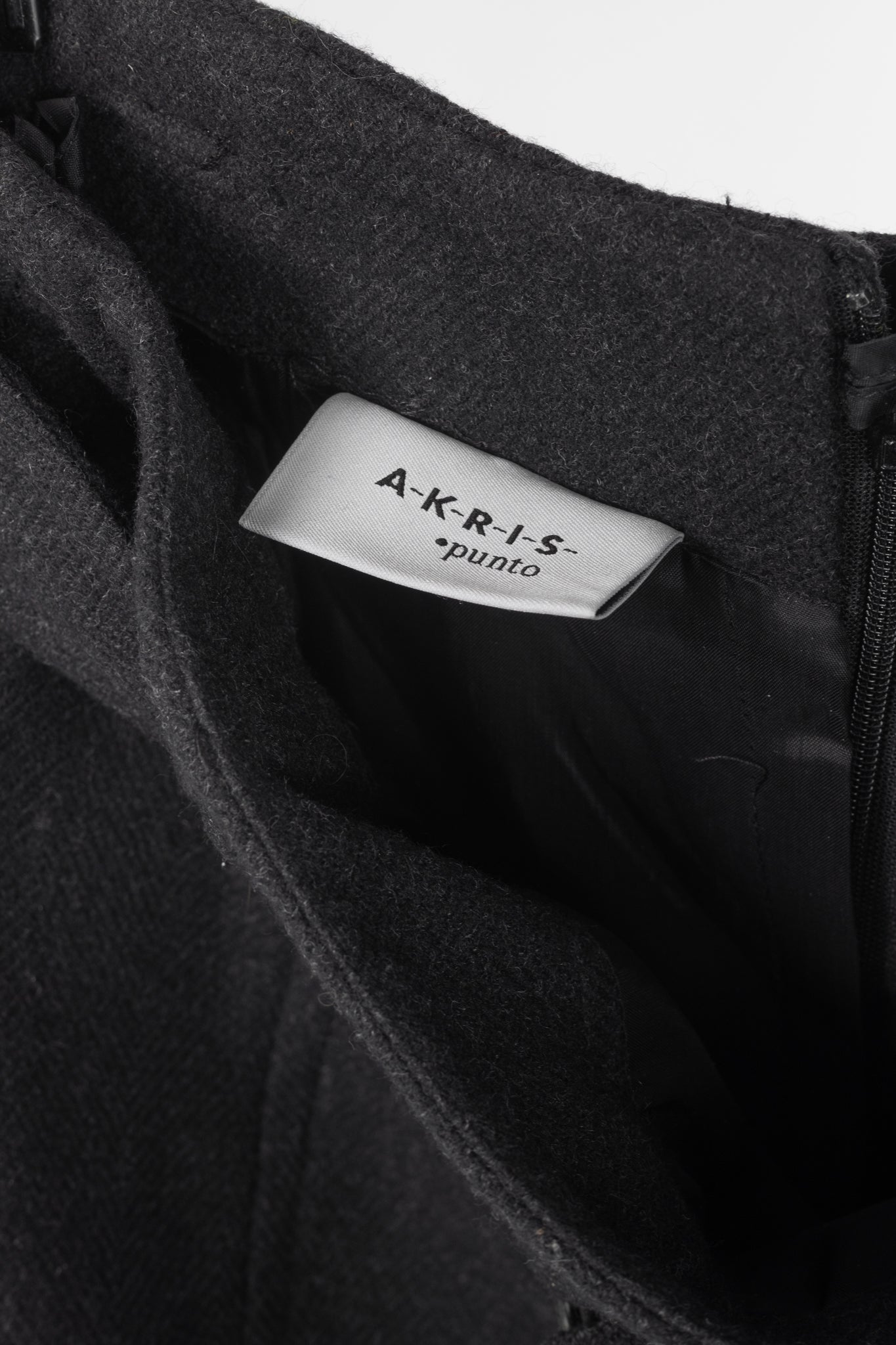 Akris Punto Charcoal Wool Herringbone-Flannel Belted Pencil Skirt