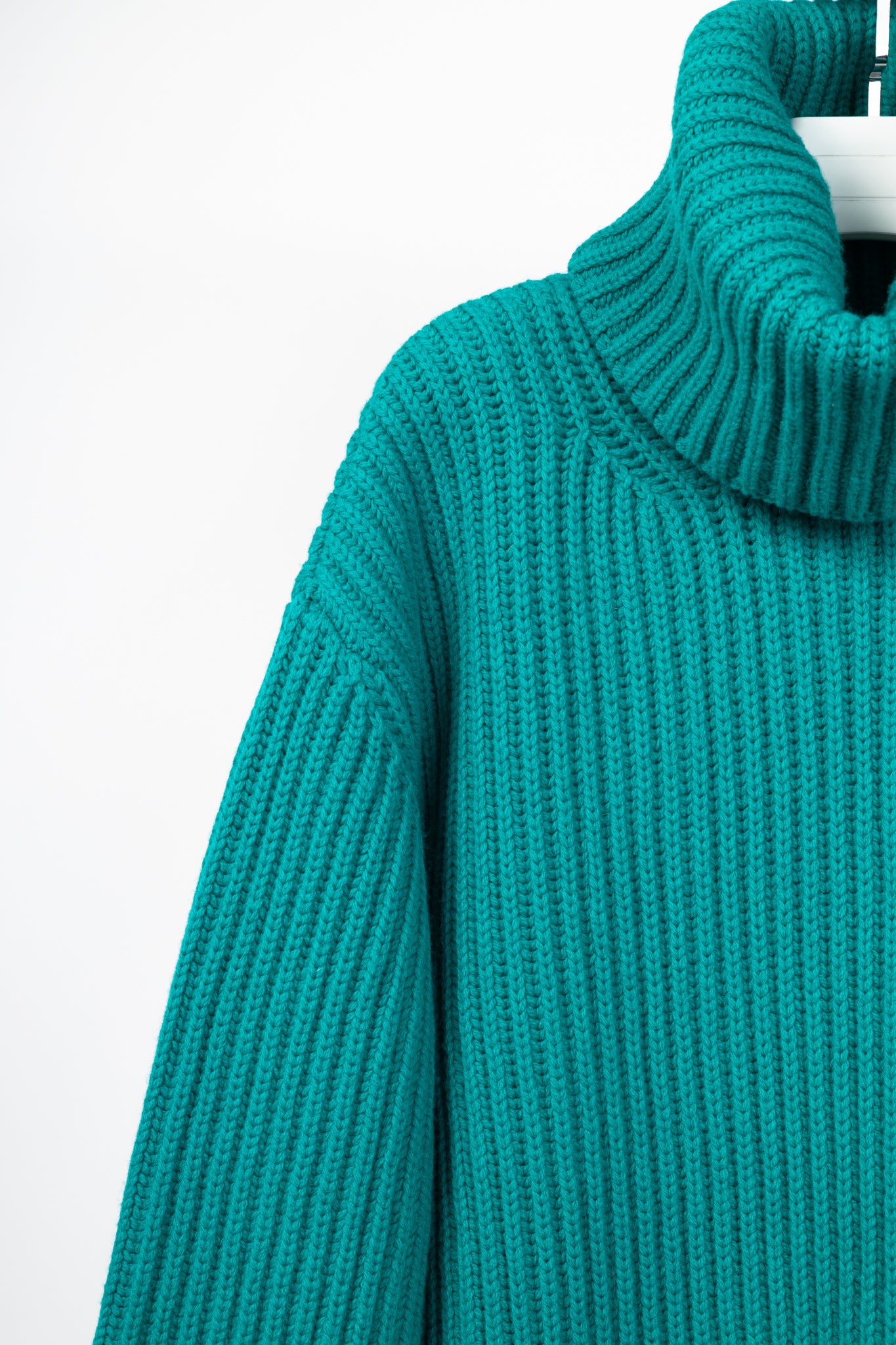 Balenciaga AW17 Runway Turquoise Oversized Ribbed Wool Turtleneck Sweater