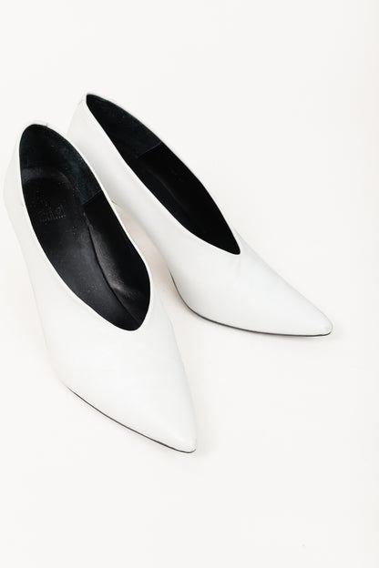 Billi Bi White Leather Pointed-Toe Pumps