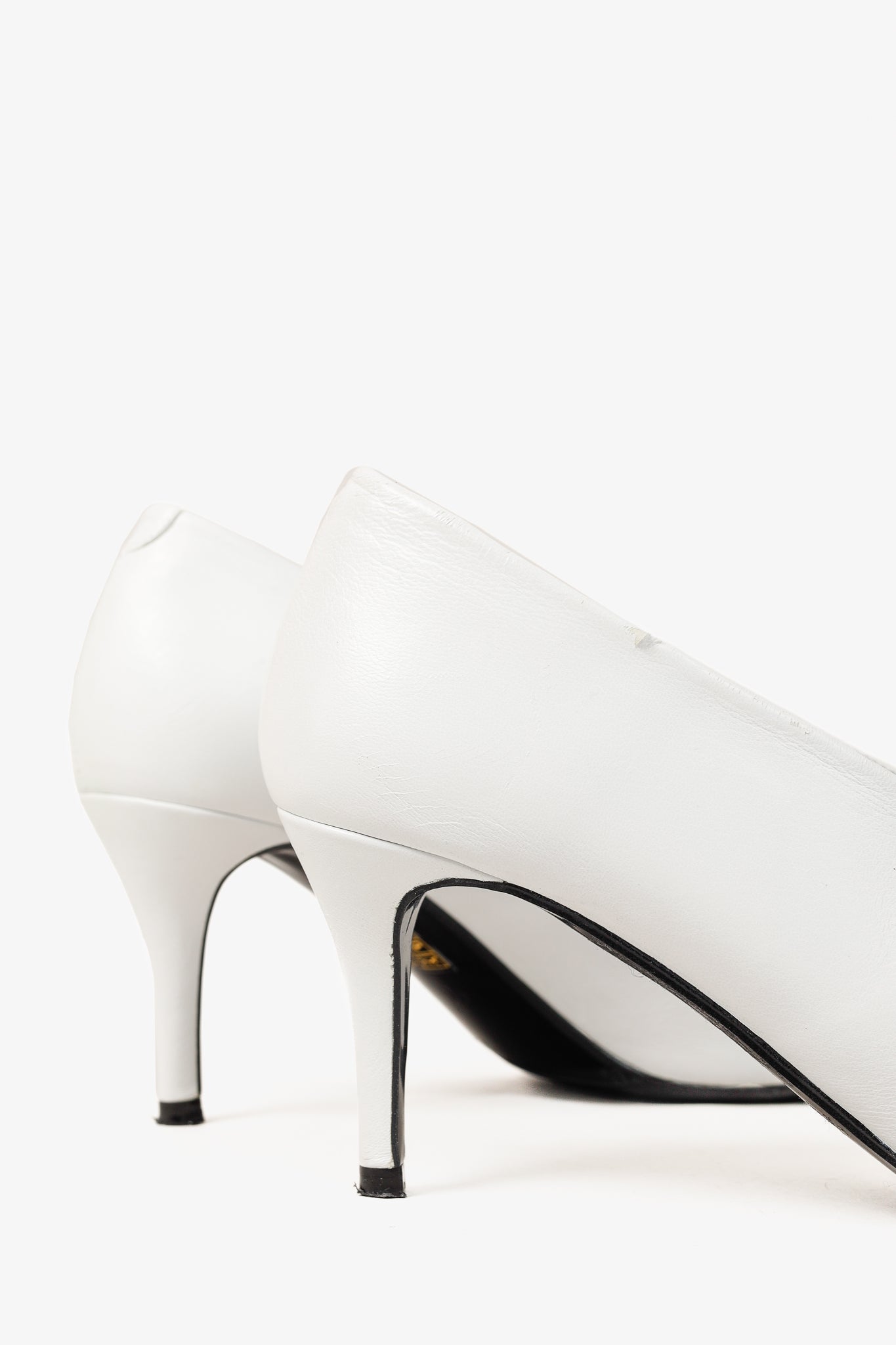 Billi Bi White Leather Pointed-Toe Pumps