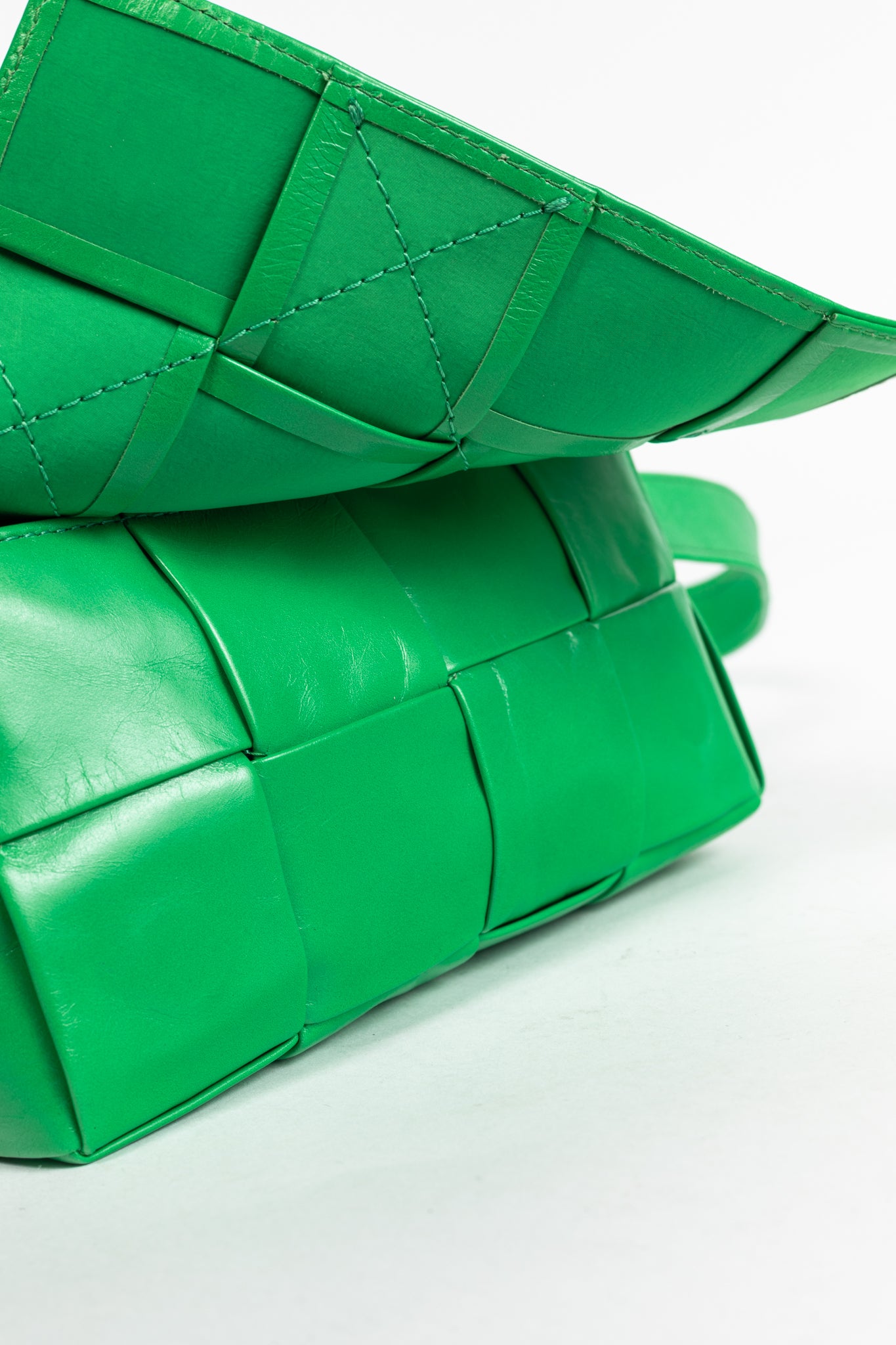 Bottega Veneta Cassette Mini Green Intreccio-Woven Belt Bag