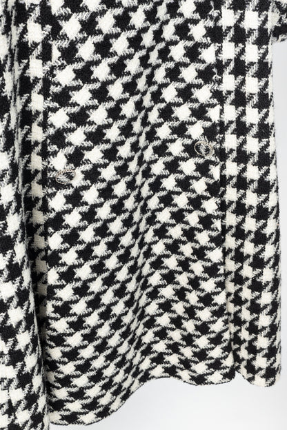 Chanel AW/19 Runway White & Black Houndstooth Wool-Tweed Coat