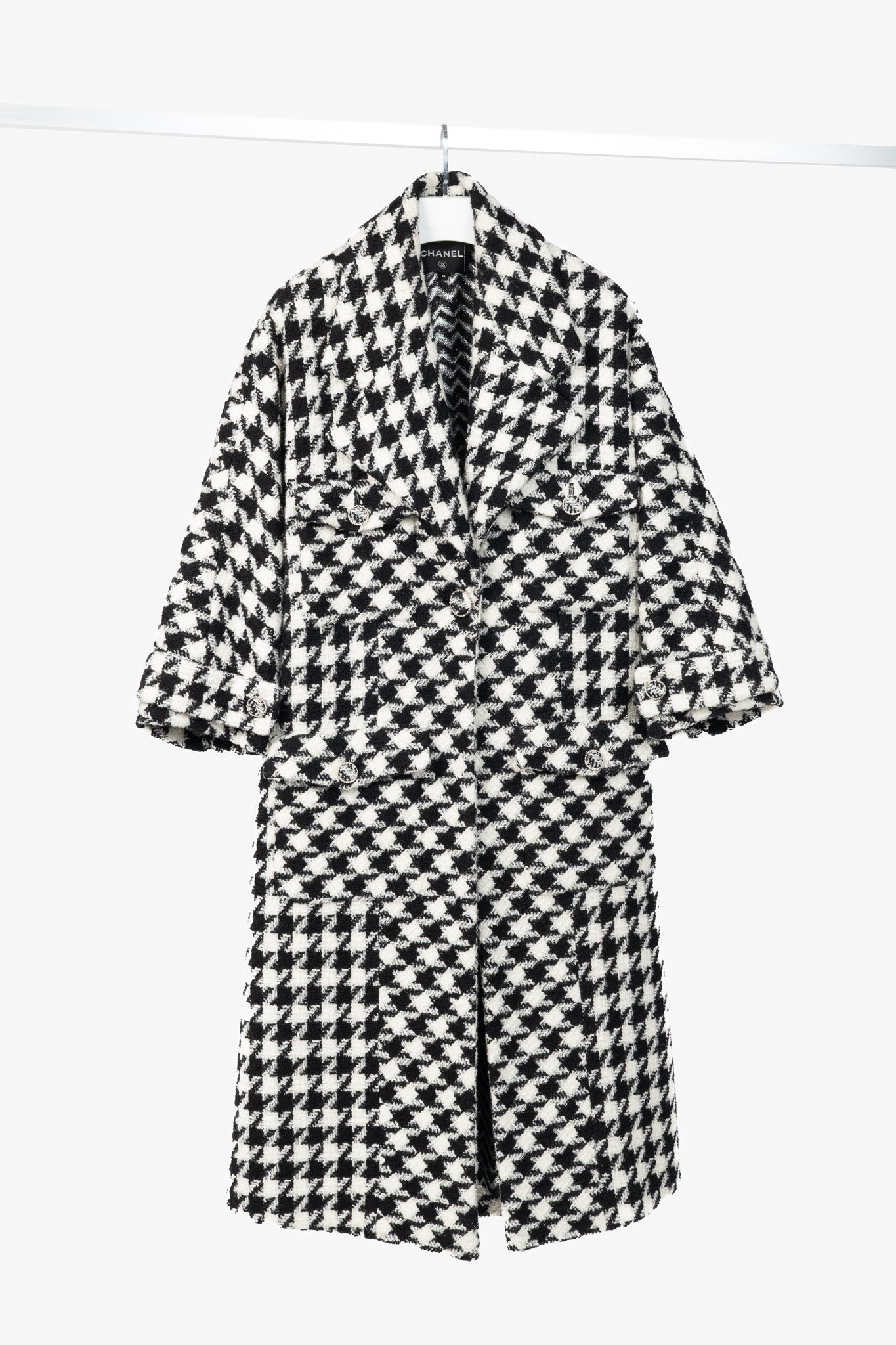 Chanel AW/19 Runway White & Black Houndstooth Wool-Tweed Coat
