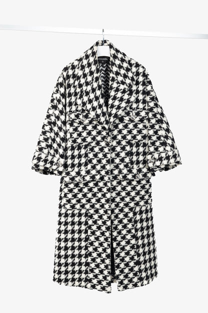 Chanel AW/19 Runway White & Black Houndstooth Wool-Tweed Coat
