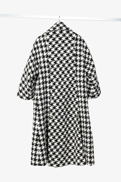 Chanel AW/19 Runway White & Black Houndstooth Wool-Tweed Coat