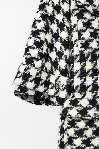 Chanel AW/19 Runway White & Black Houndstooth Wool-Tweed Coat