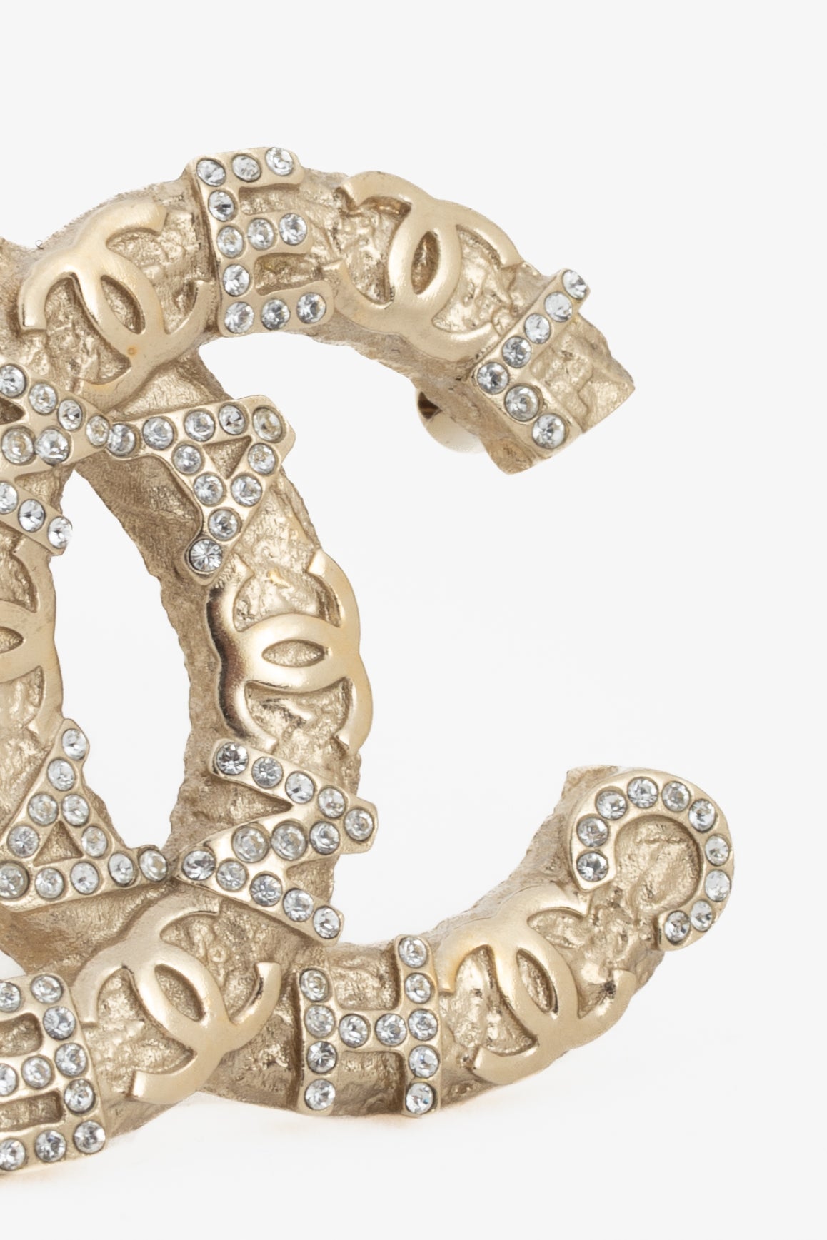 Chanel 21P Gold-Tone Crystal-Embellished CC-Logo Brooch