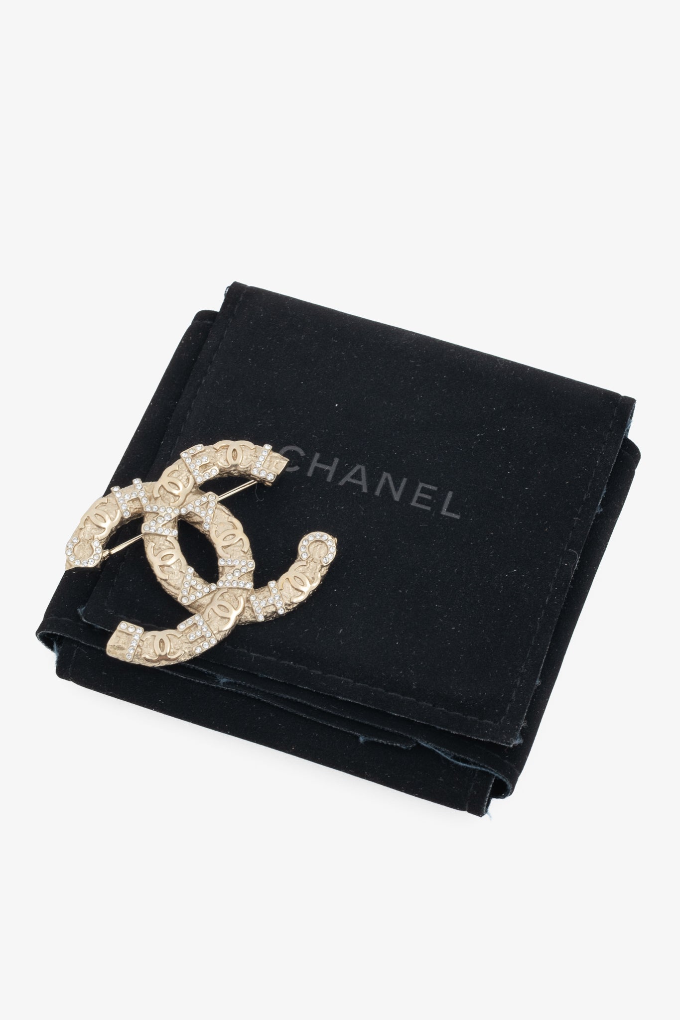 Chanel 21P Gold-Tone Crystal-Embellished CC-Logo Brooch