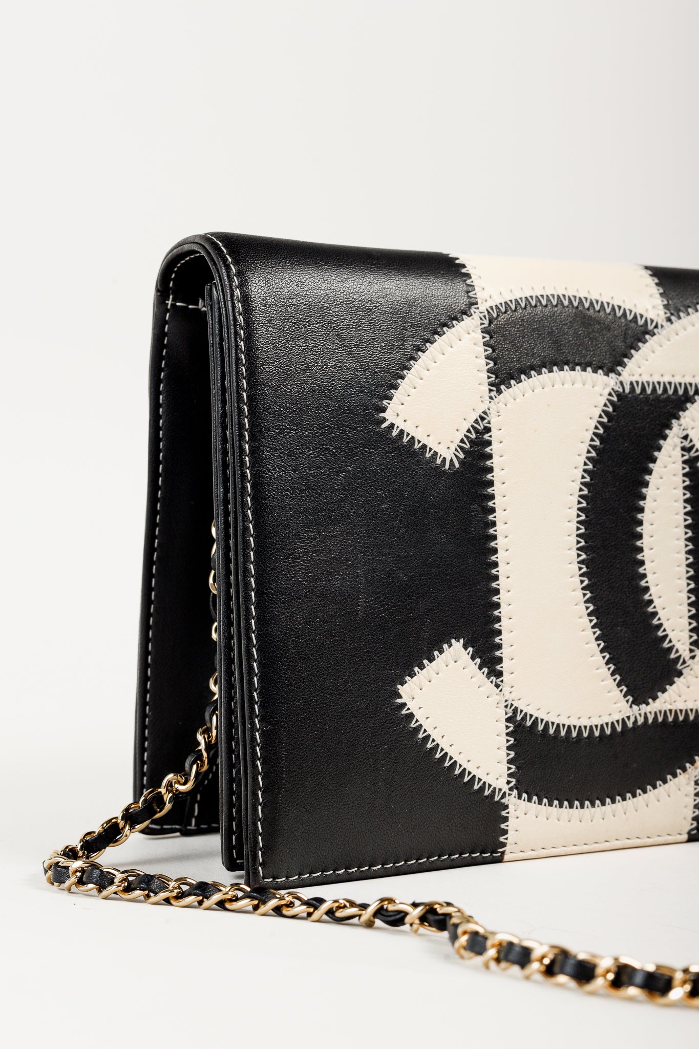 Chanel 2017 Cruise White & Black CC Patchwork Leather Shoulder Bag