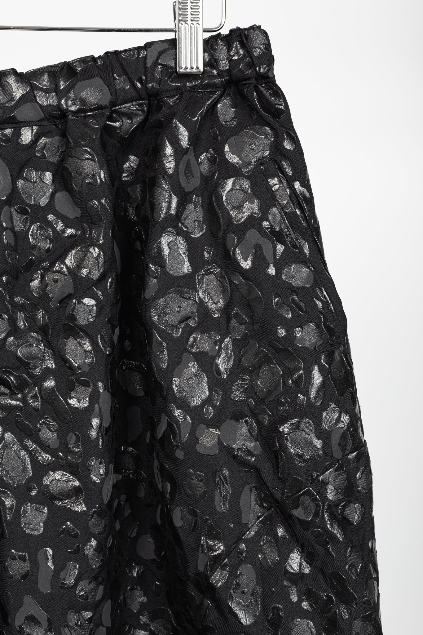 BLACK Comme des Garcons Black Leopard-Twill Balloon Shorts
