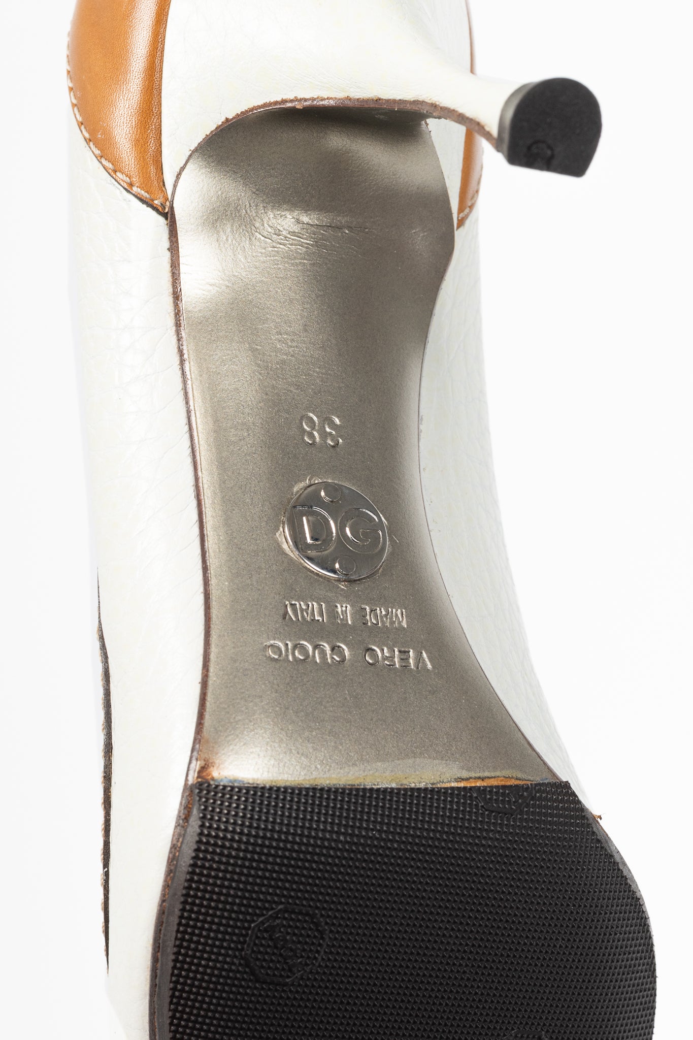 Dolce & Gabbana White & Cognac Logo-Plate Pumps