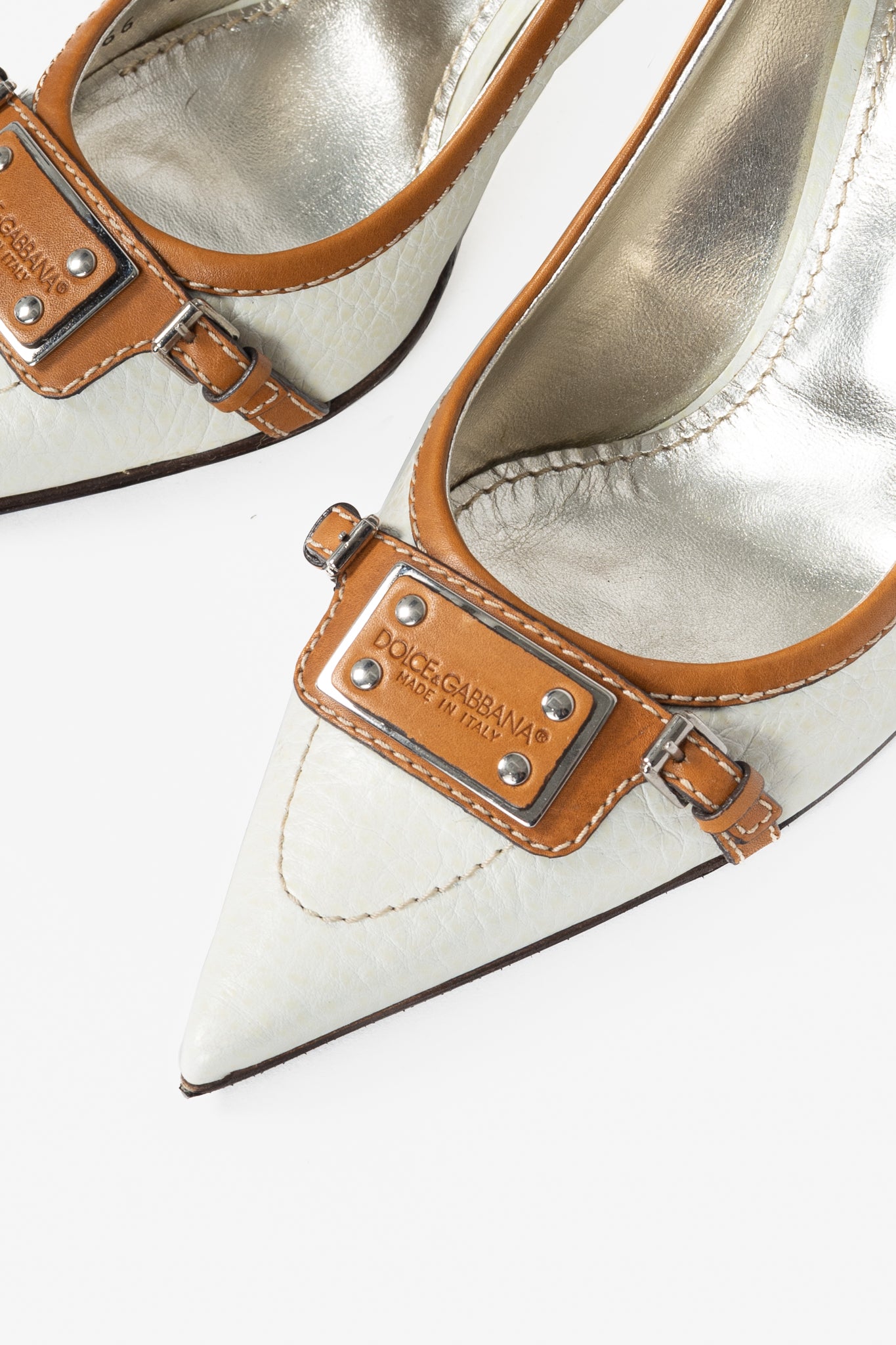 Dolce & Gabbana White & Cognac Logo-Plate Pumps