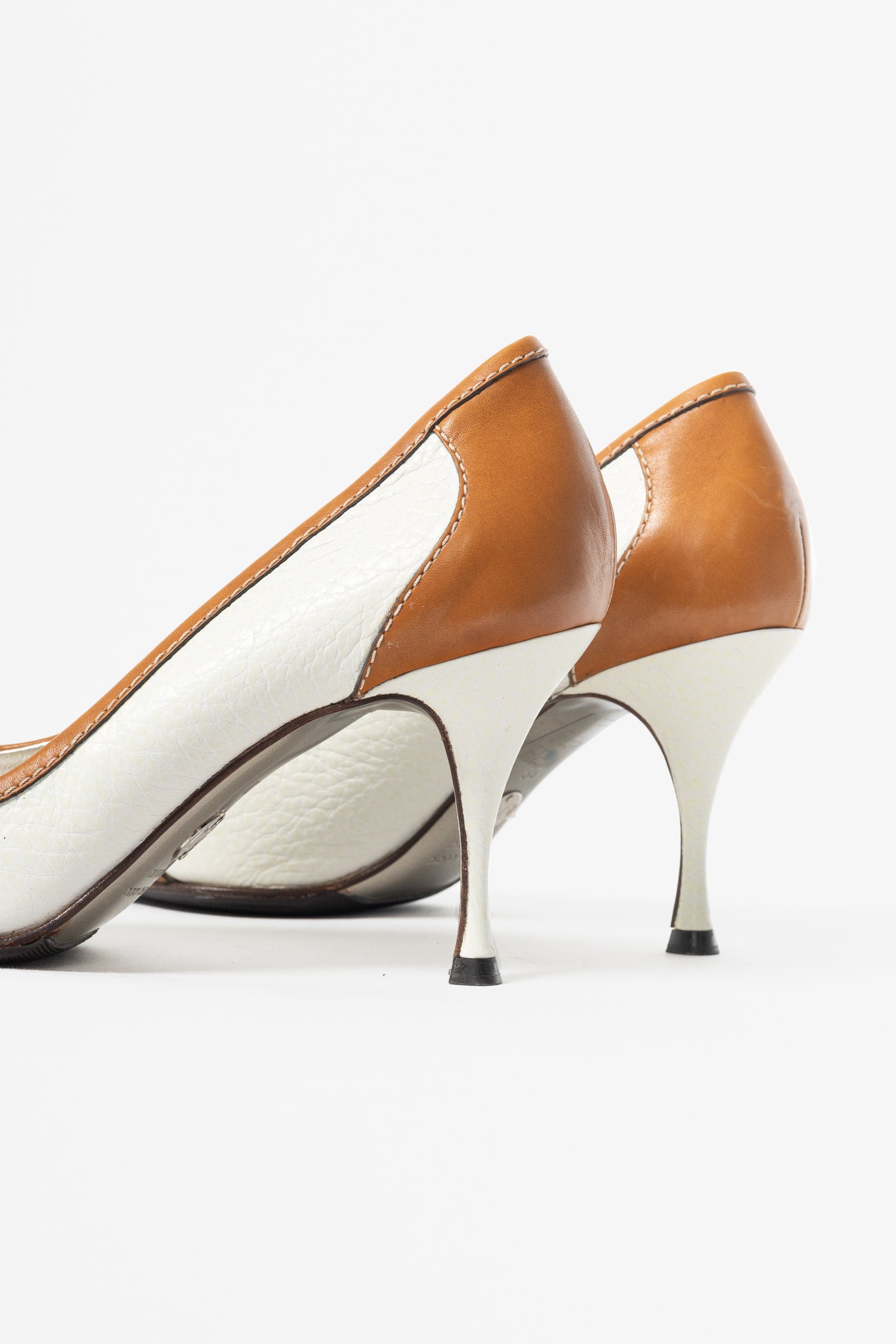 Dolce & Gabbana White & Cognac Logo-Plate Pumps