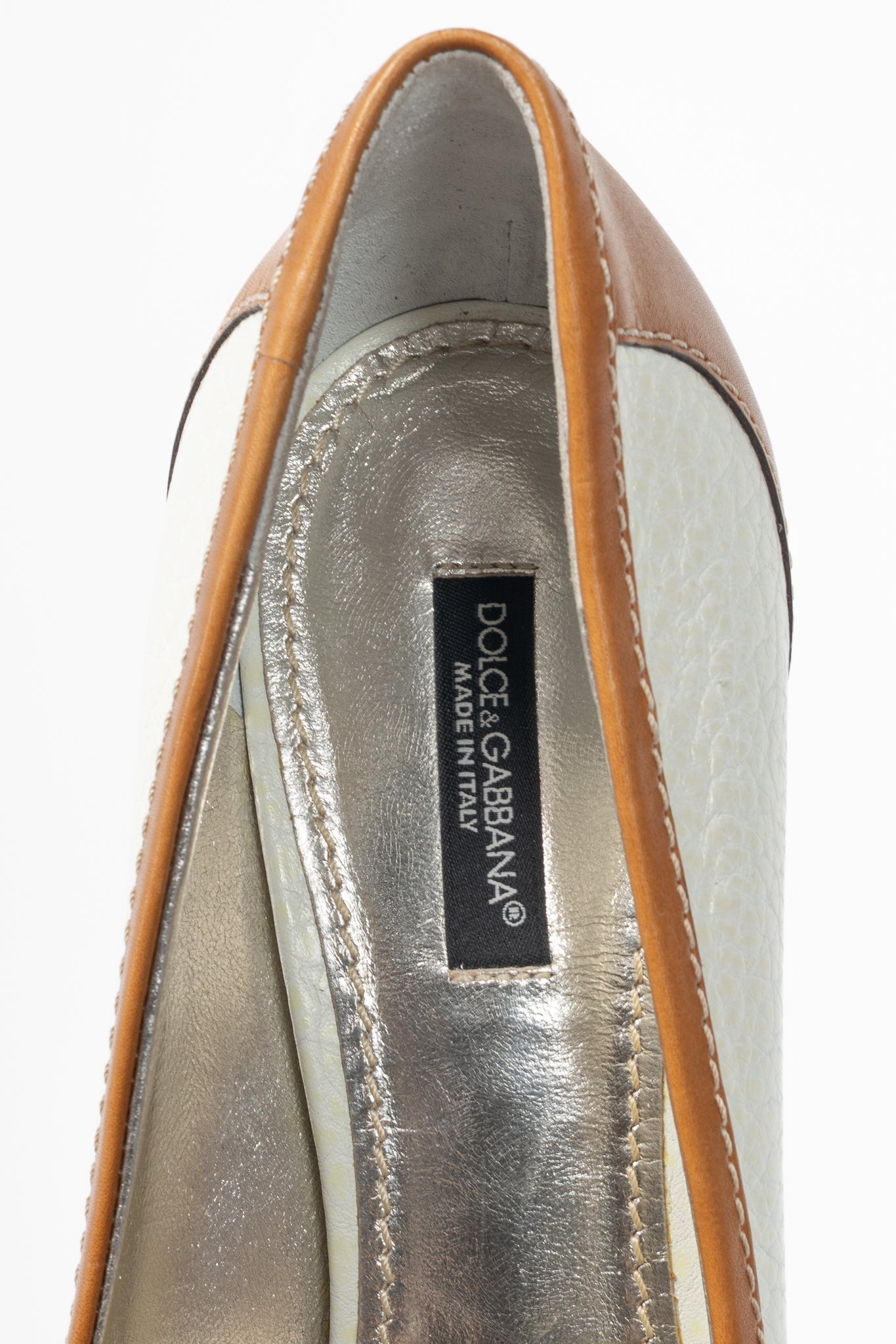 Dolce & Gabbana White & Cognac Logo-Plate Pumps