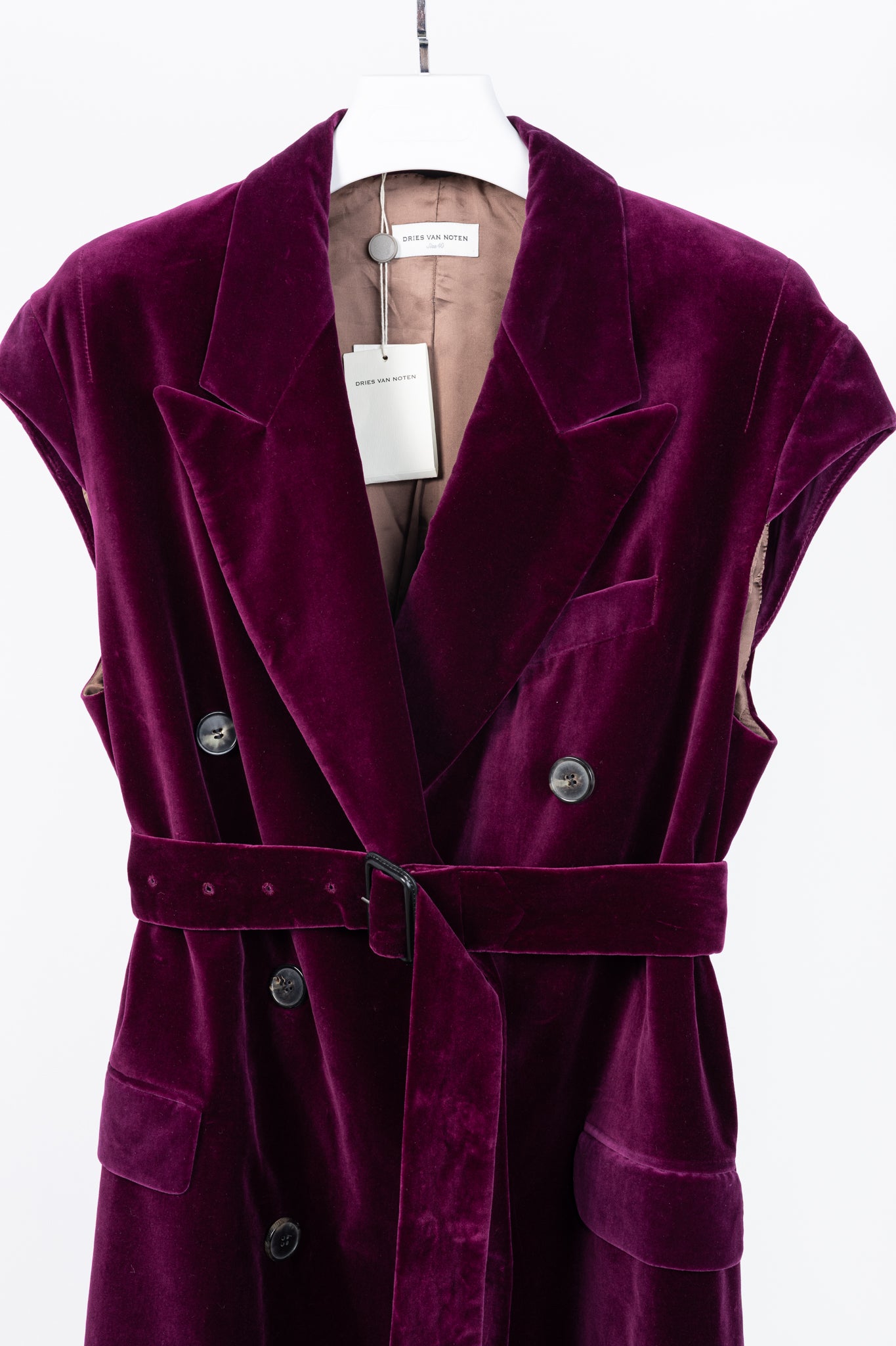Dries Van Noten AW/20 Runway Rawn Shortbis Dark-Pink Velvet Cap-Sleeve Coat