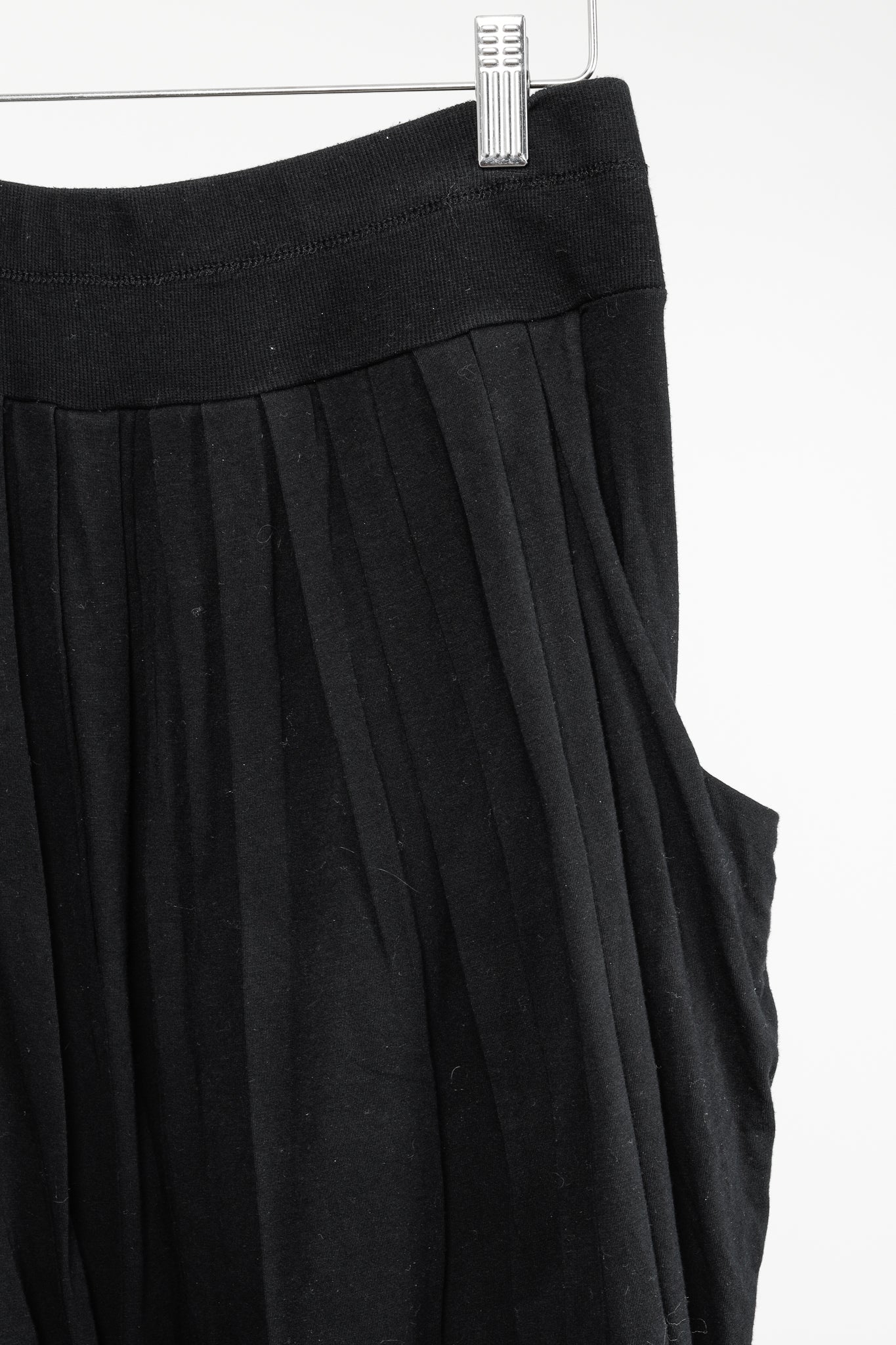 Elm Design Black Cotton-Jersey Pleated Capris