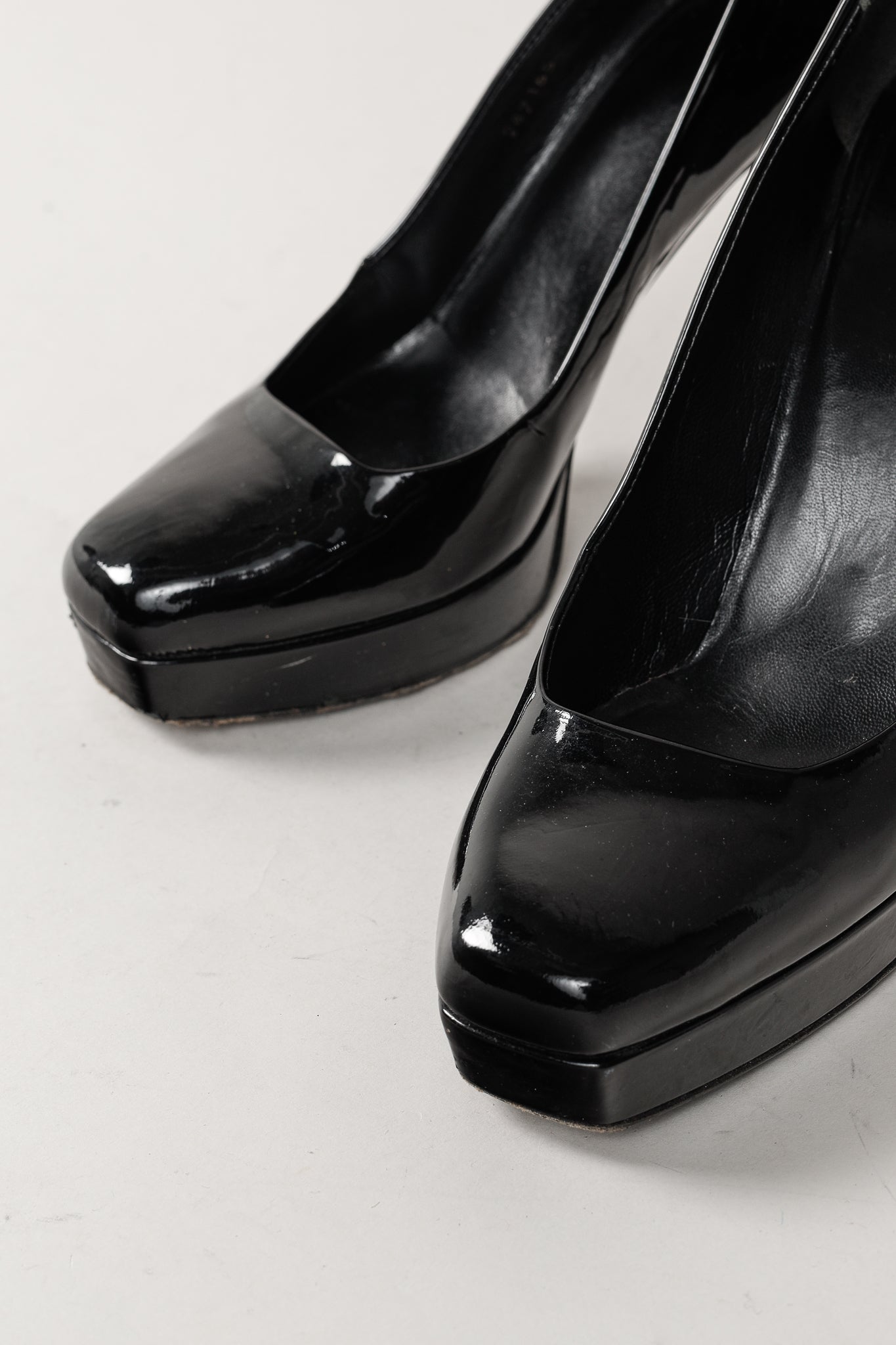 Gucci Nero Vernice Crystal Square-Toe Patent Leather Platform Pumps