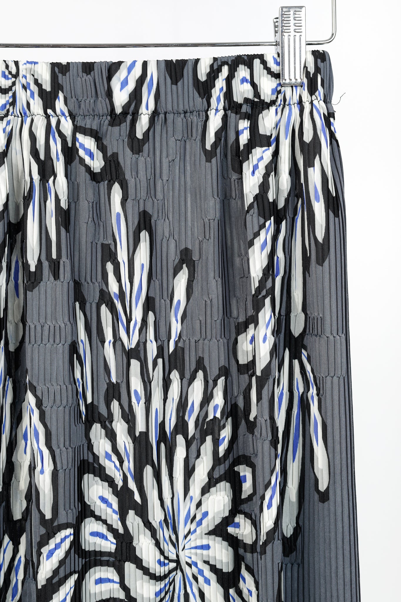 Issey Miyake Grey Pleated Floral-Print Skirt