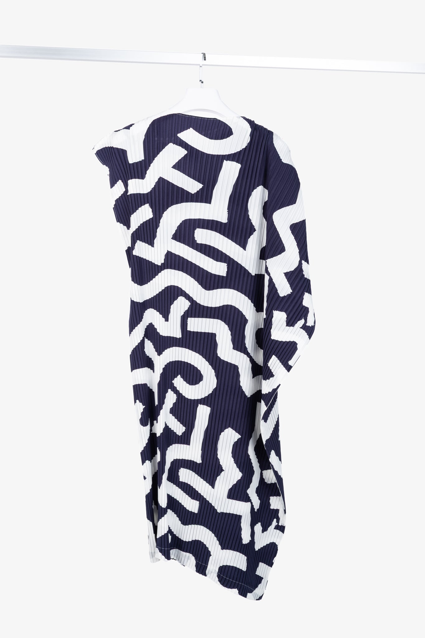 Issey Miyake AW/20 Navy & White Accordion Pleated Geometric-Print Maxi Dress